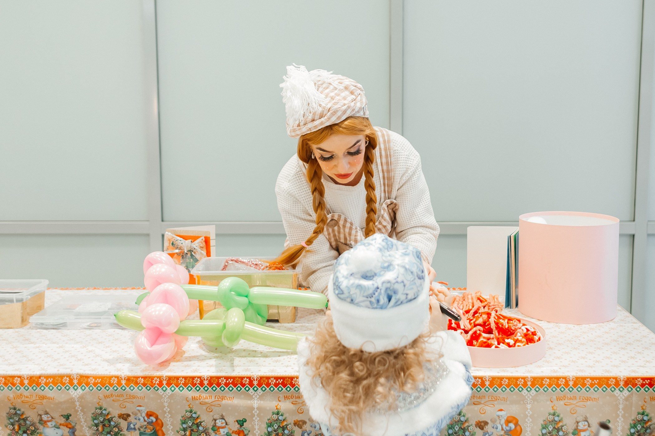 Детский мастер-класс в «Картель Авто» — «Студия чудес Алиса». Фотограф Кемерово | Сергей