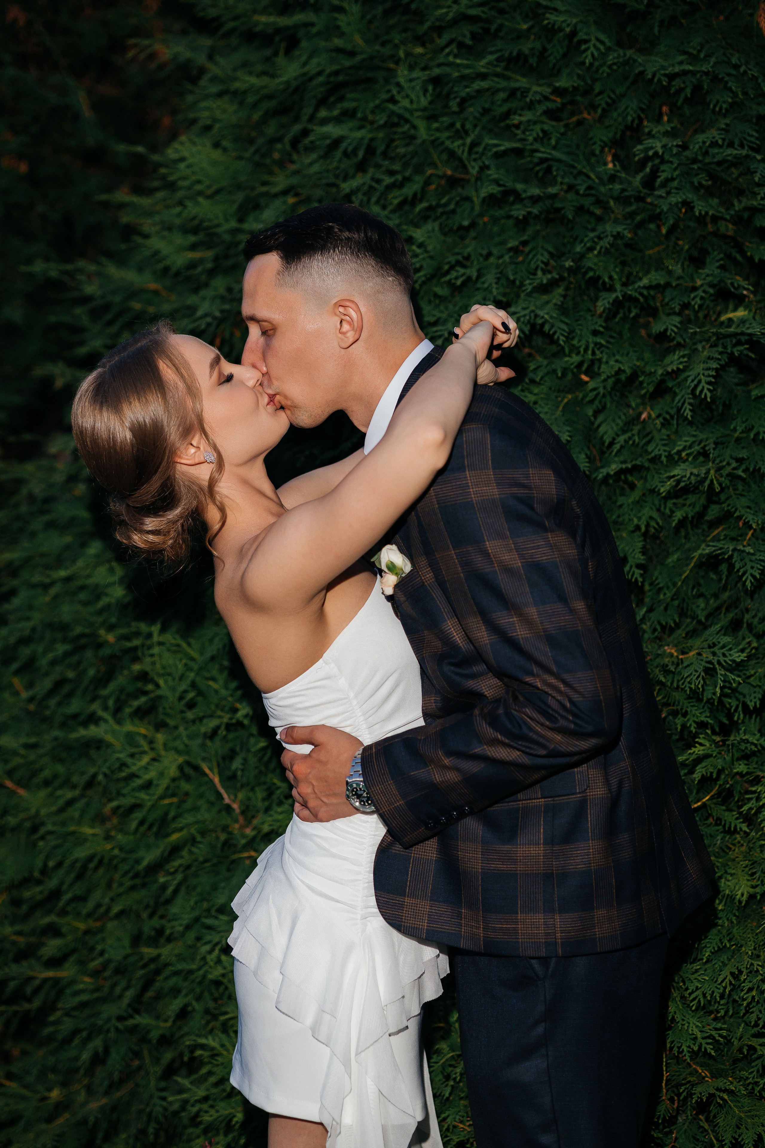 Красивый свадебный ужин в уютном ресторане. Олег Сверчков | Свадебный фотограф Вологда