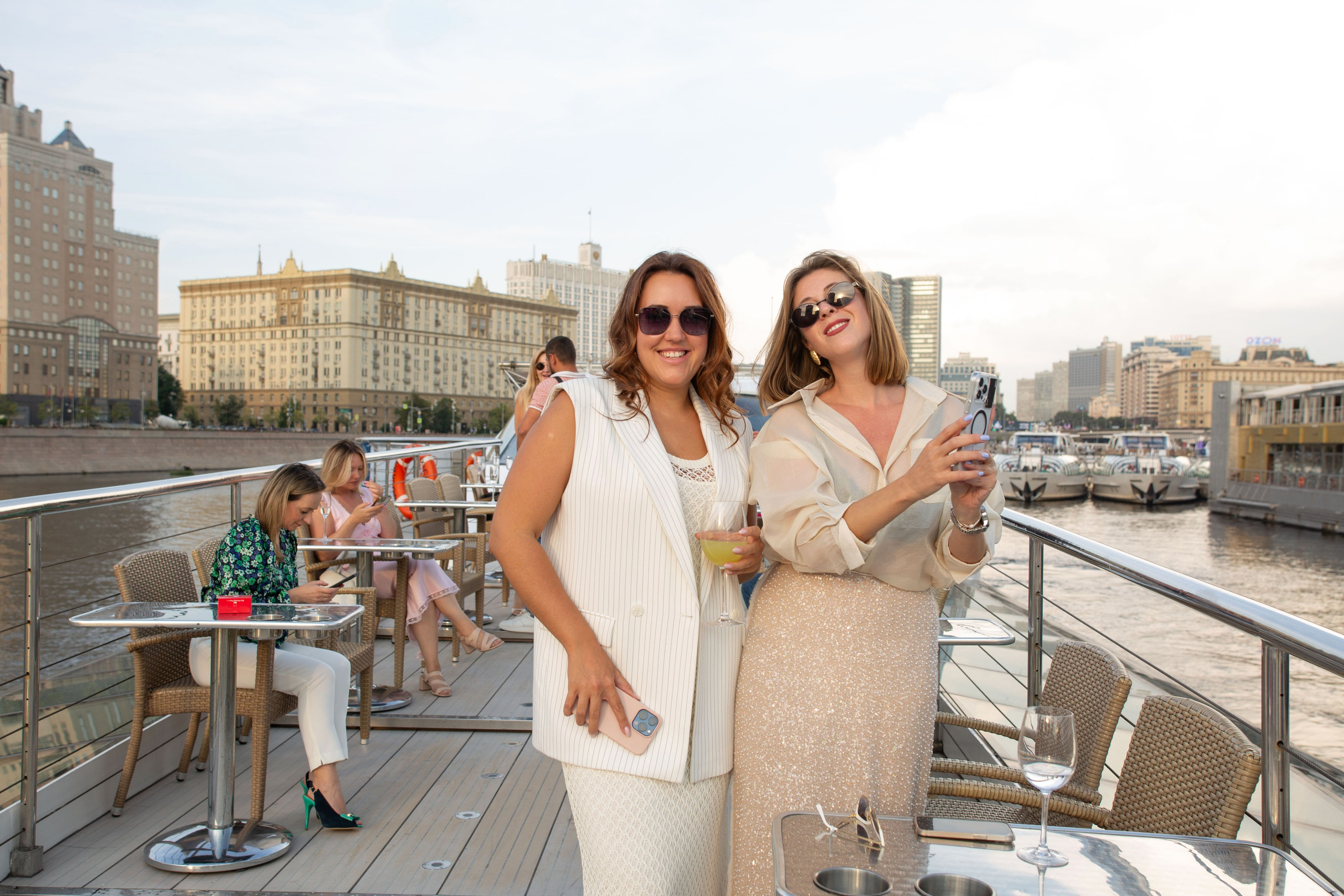 Dubai Vibes Intourist Cruise Party. Семейный и детский фотограф Анна Петракова