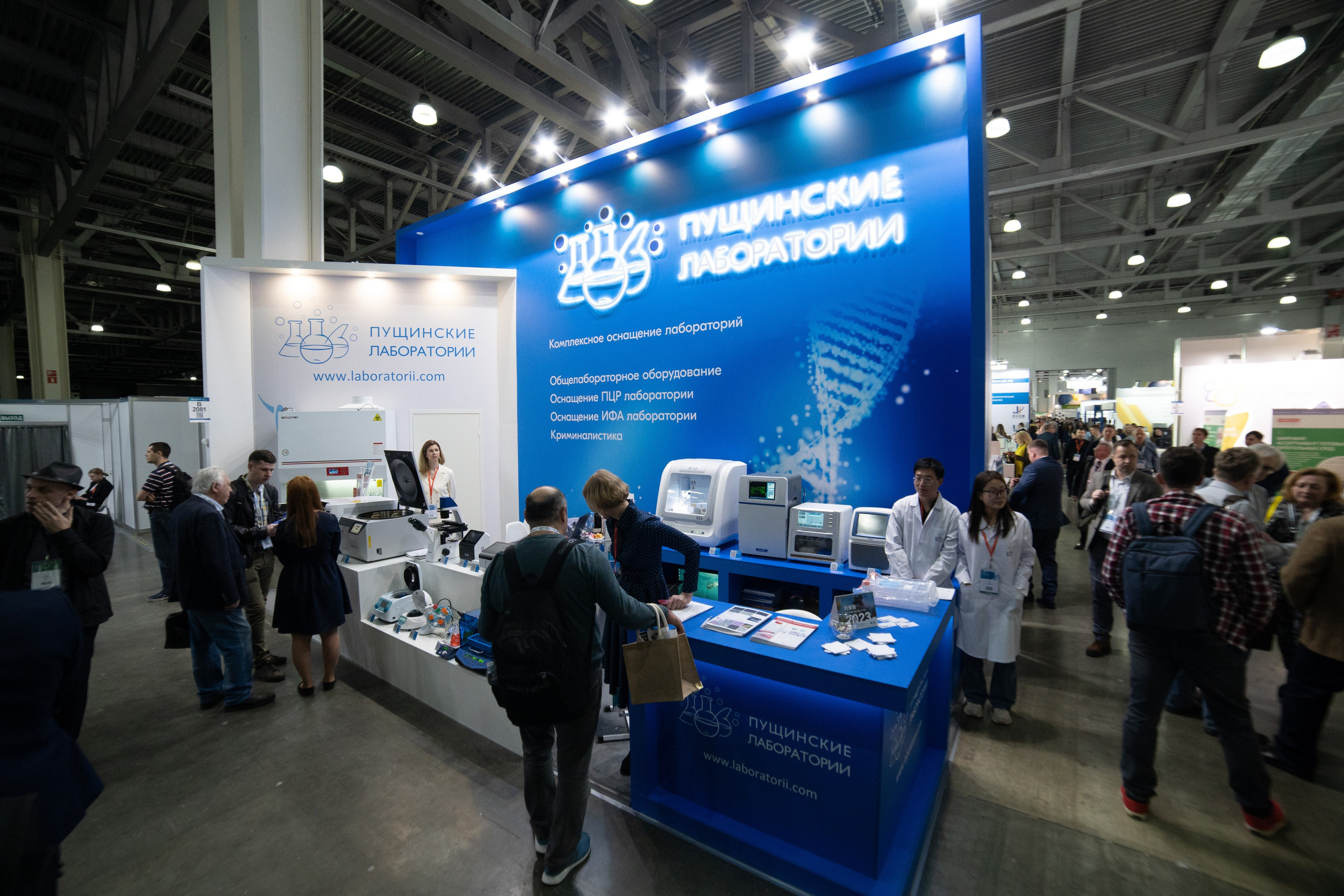 Выставочные стенды. Профессиональный портретный фотограф в Москве Владимир Глаголев