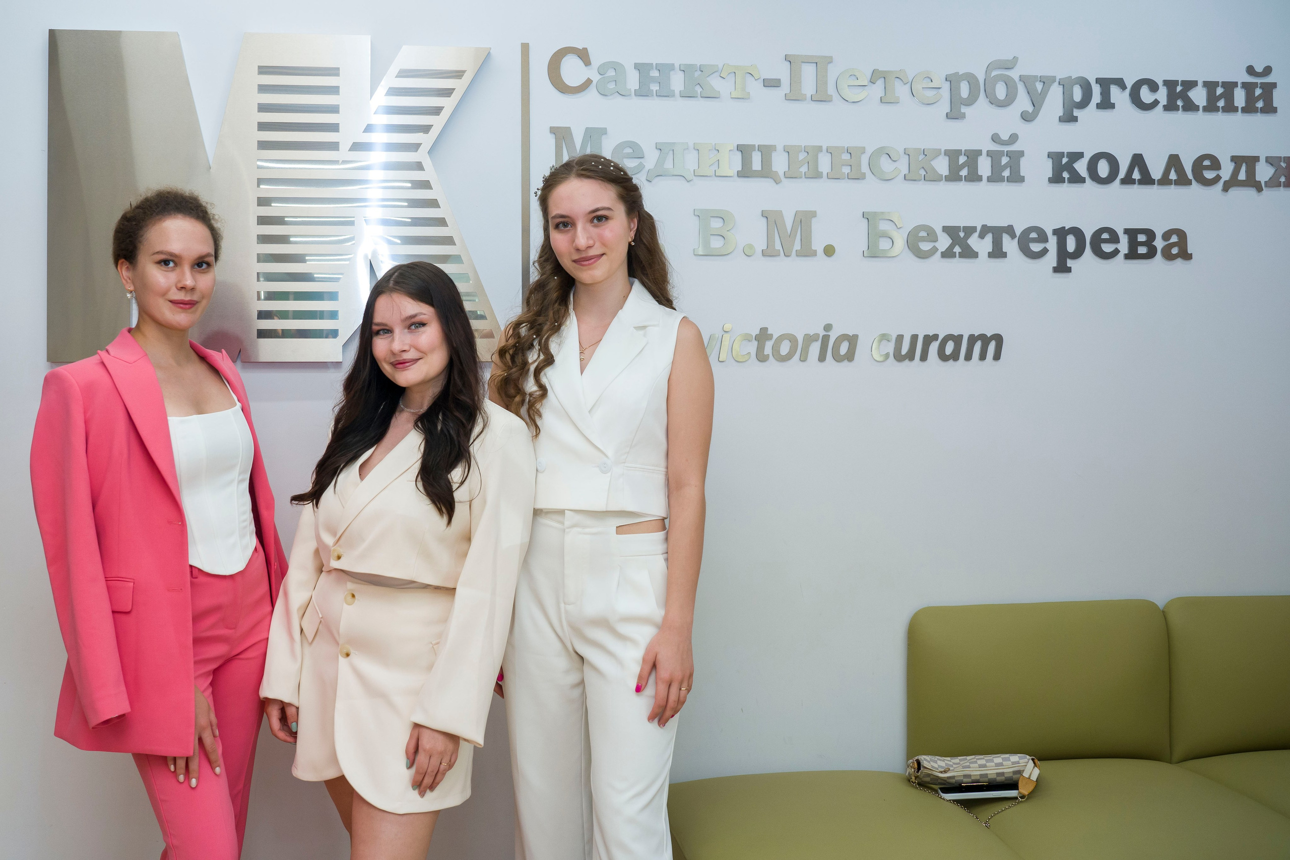 Выпускной в медколледже. Фотограф в Санкт-Петербурге. Репортажная и все съёмки для бизнеса