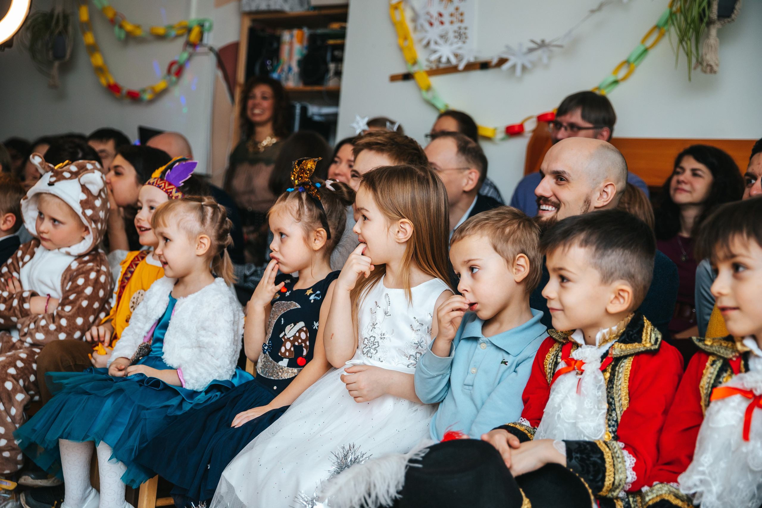 Новогодний утренник в Монтессори-садике. Семейный lifestyle фотограф в Санкт-Петербурге Людмила Пахомова