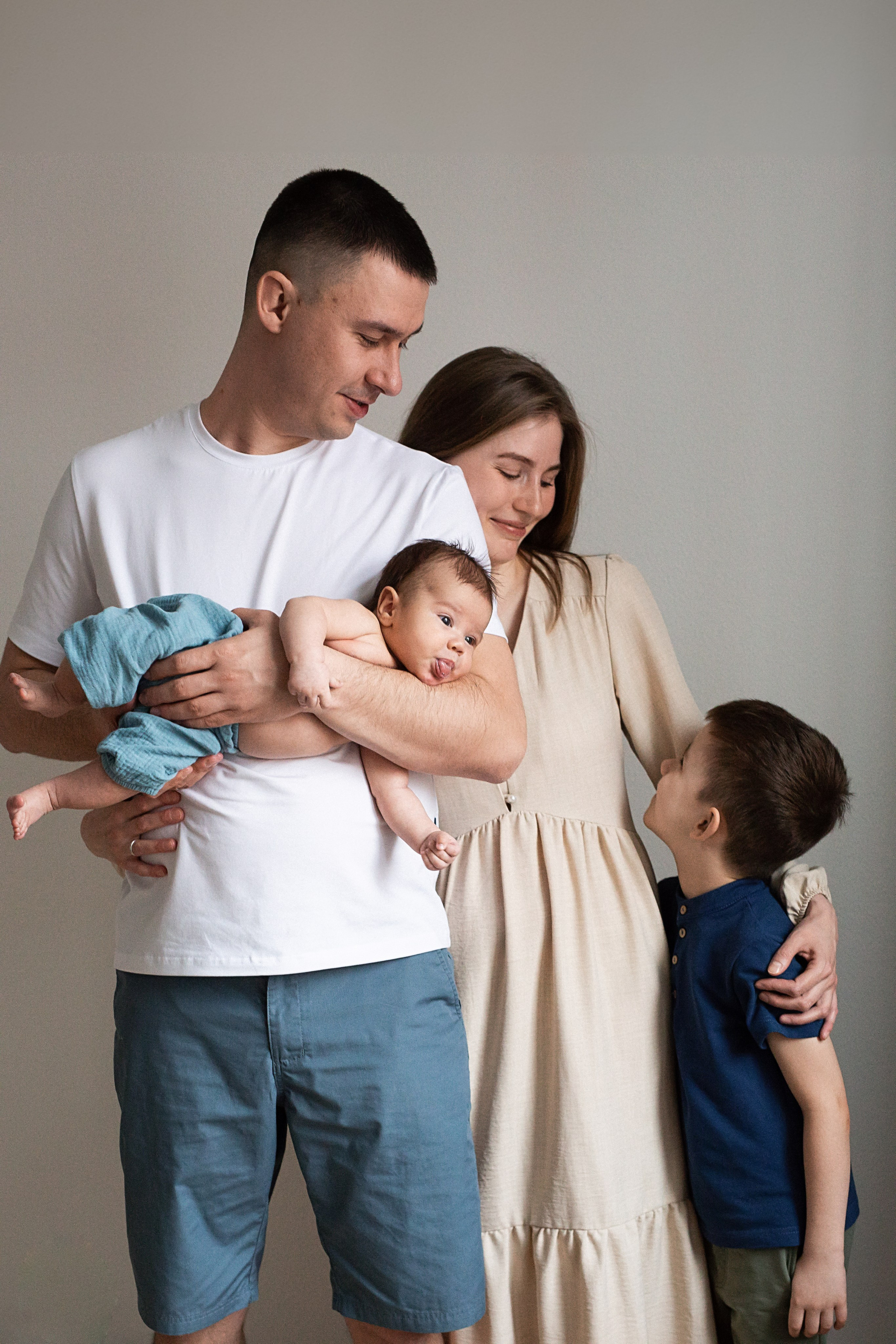 Оля, Андрей, Даня и Паша, домашняя фотосессия с грудничком. Семейный фотограф в Москве Марина Петра