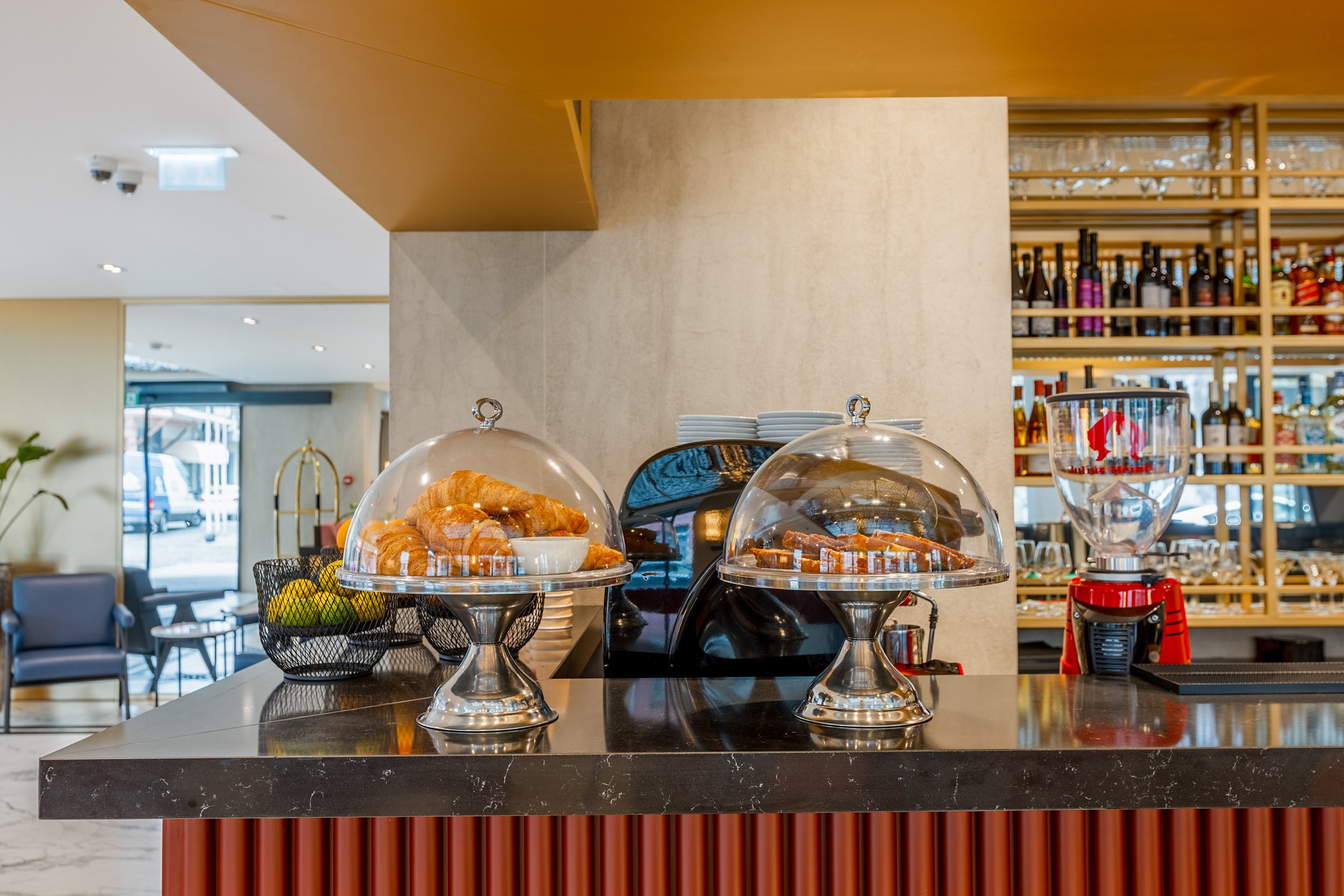 HOTEL PIAZZA EPIGRAPH (BATUMI). Режиссёр, клипмейкер, фотограф — Андрей Охота