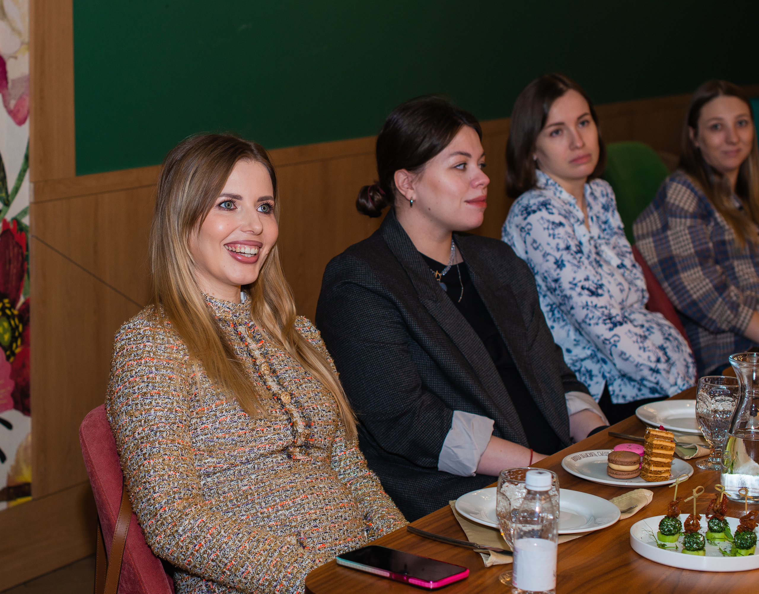 Съёмка встречи беременных в Краснодаре от магазина Кенгуру. Фотограф новорожденных Краснодар Малышенко Надежда