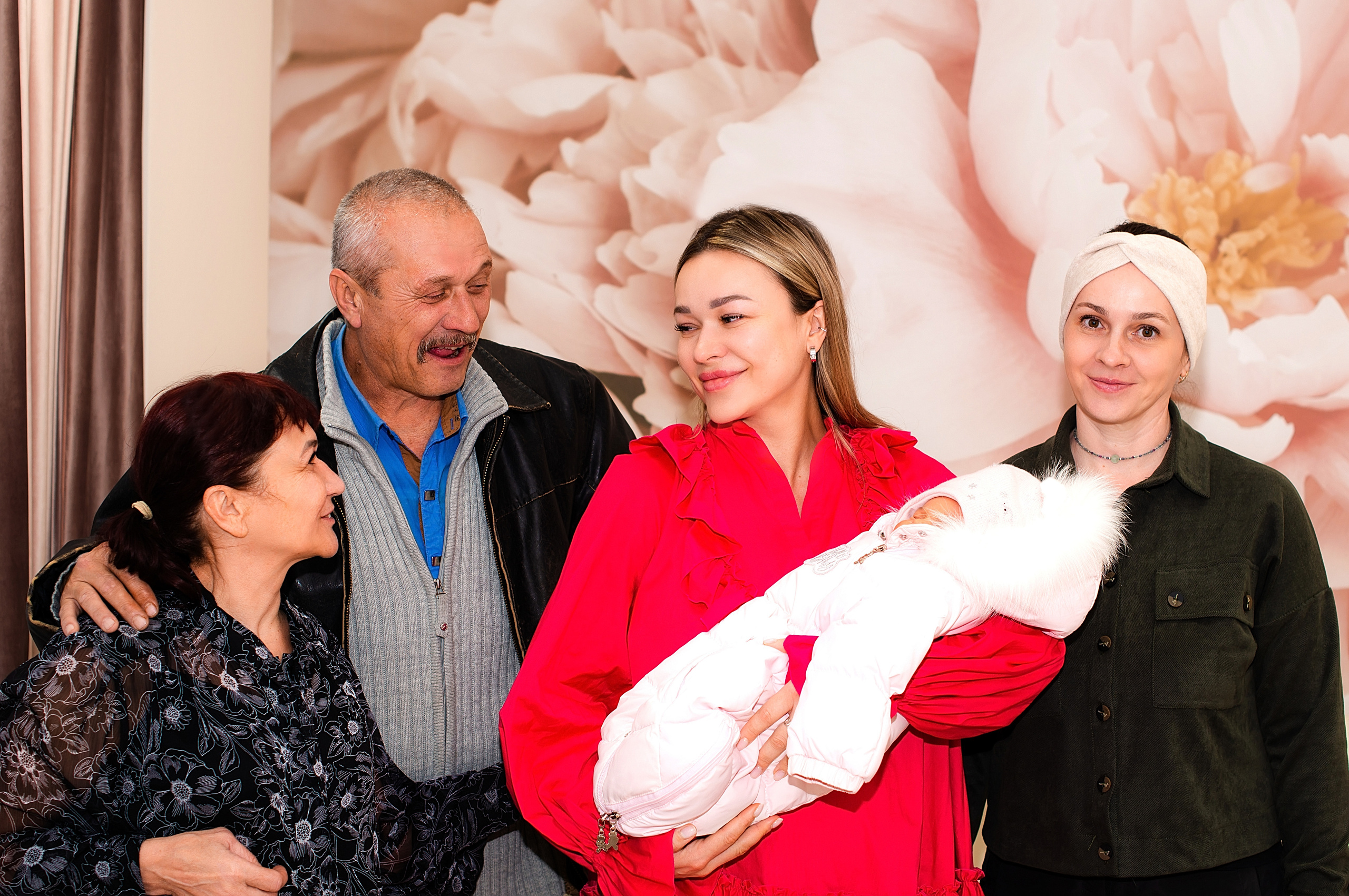 Выписка из роддома Краснодар. Фотограф новорожденных Краснодар Малышенко Надежда