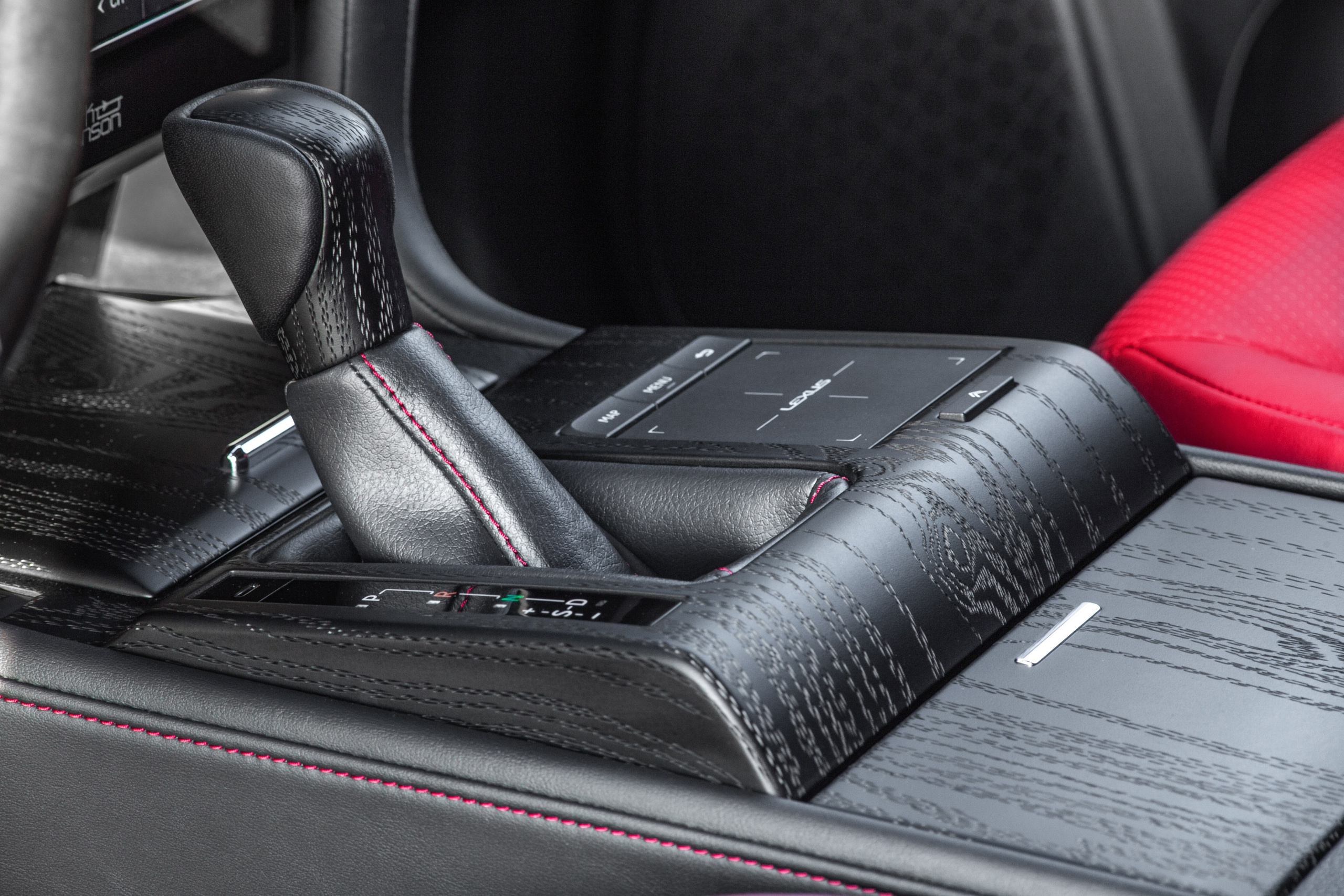 Фотосъемка автомобиля Lexus для Evil Painter. Интерьерный фотограф и ретушер в Красноярске Денис Антропов