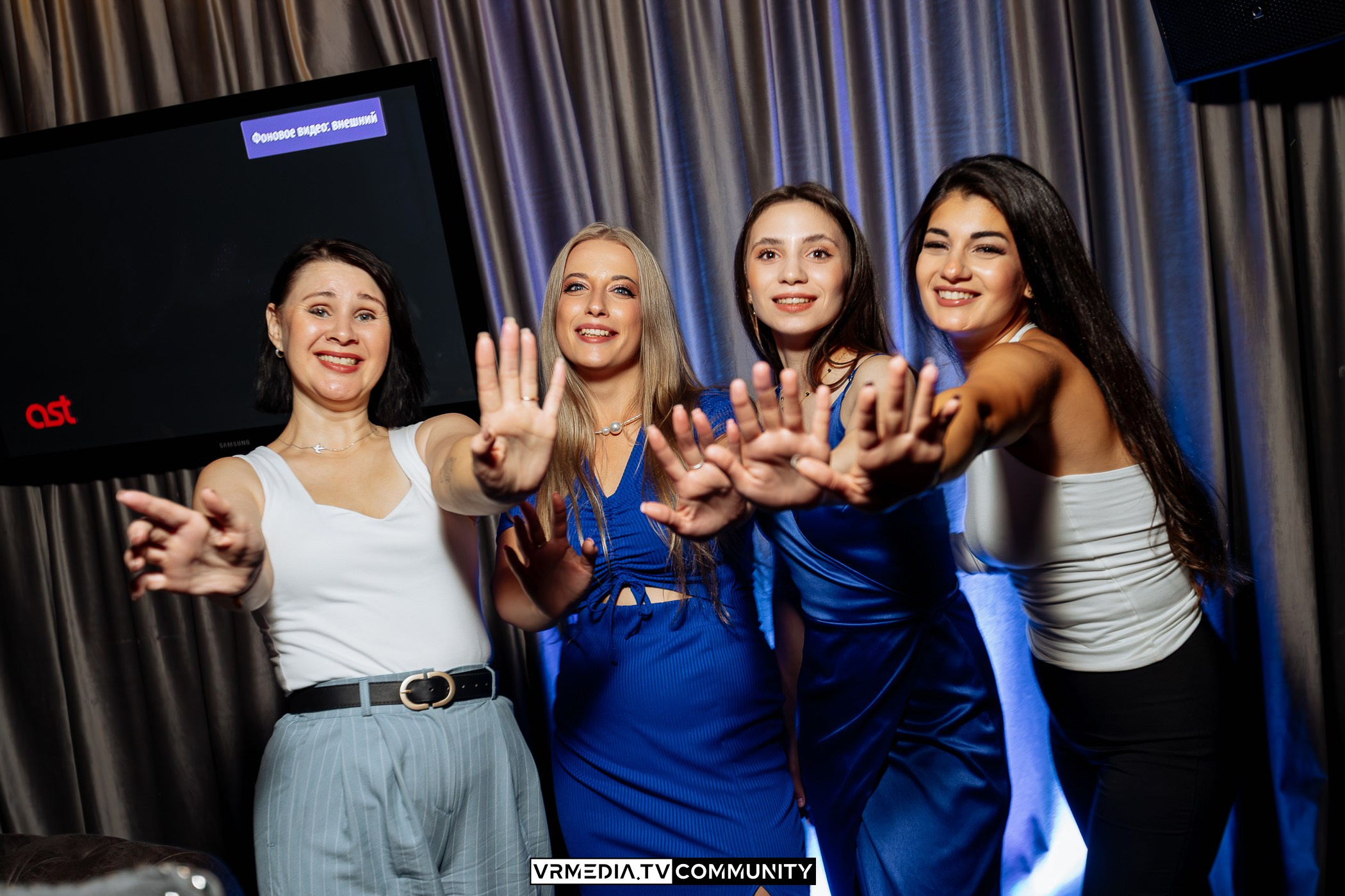 Караоке-бар «Volna»: Friends day или день дружбана