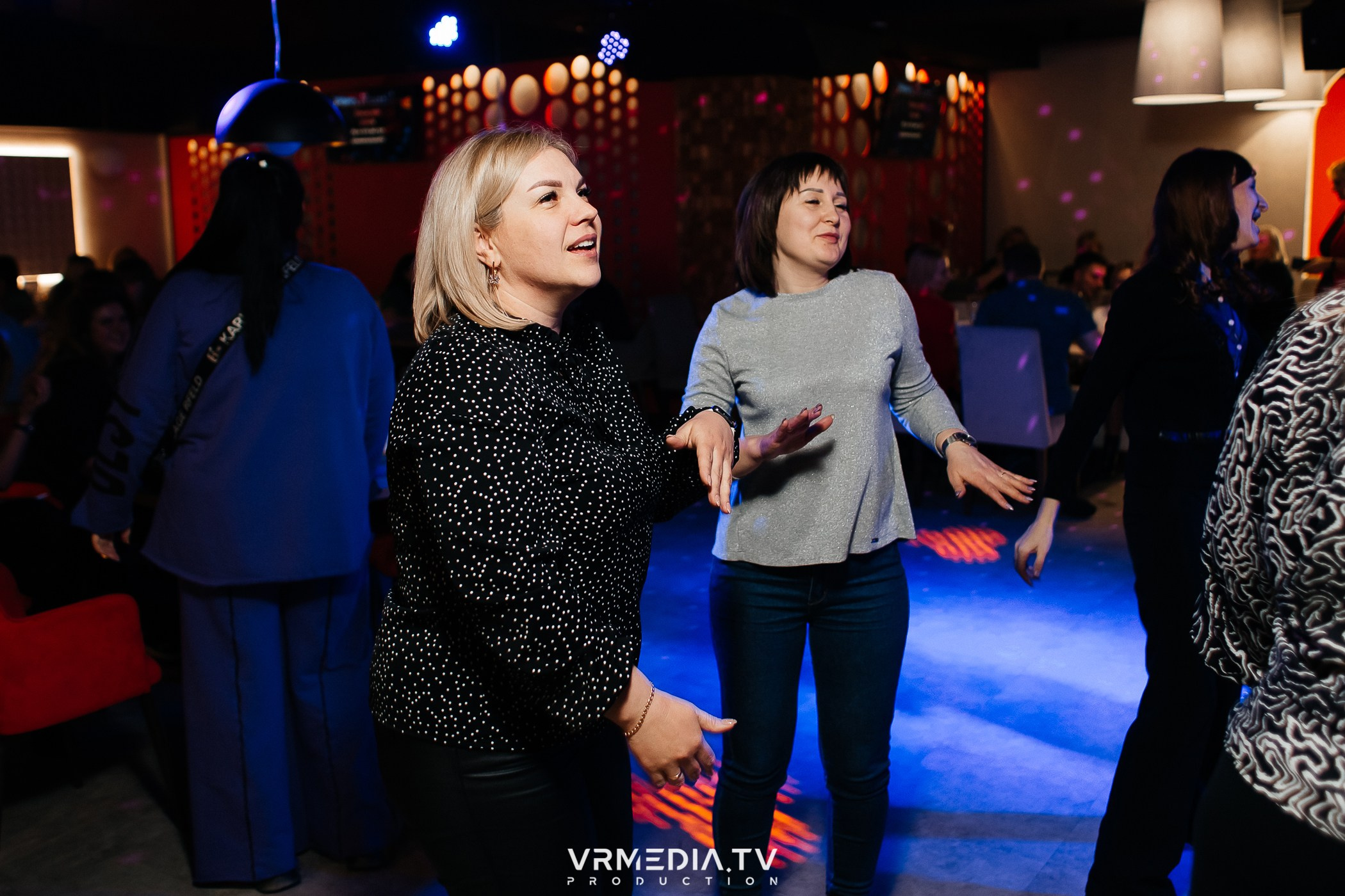 8 марта в караоке-ресторане «Голос»