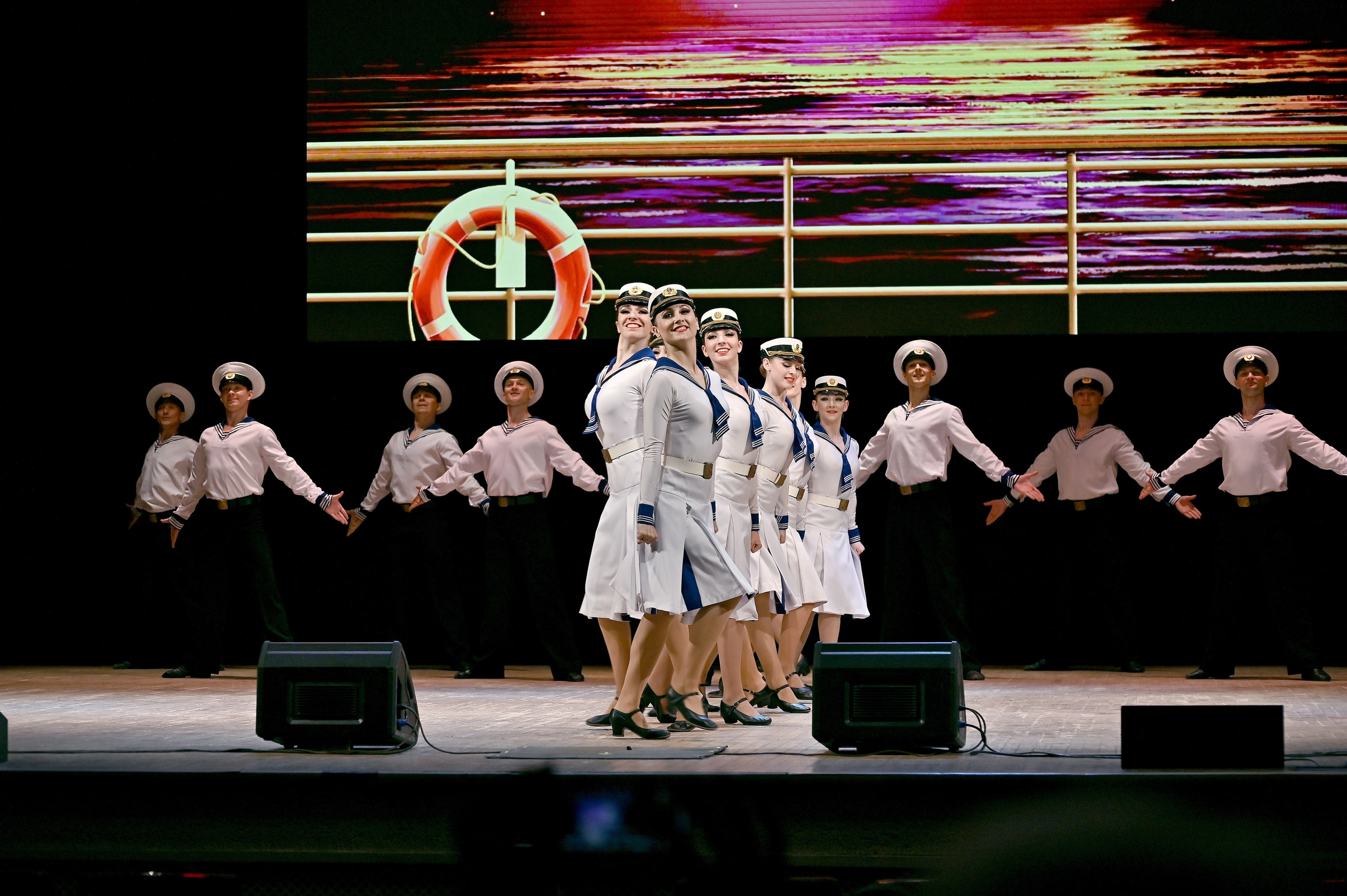 АНСАМБЛЬ ПЕСНИ И ТАНЦА «ДОНБАСС». ФОТОГРАФ ВАШИХ МЕРОПРИЯТИЙ РЯЗАНЬ СЕРГЕЙ КЛЮЕВ Концертная фотография близка к репортажу и портретной съемке