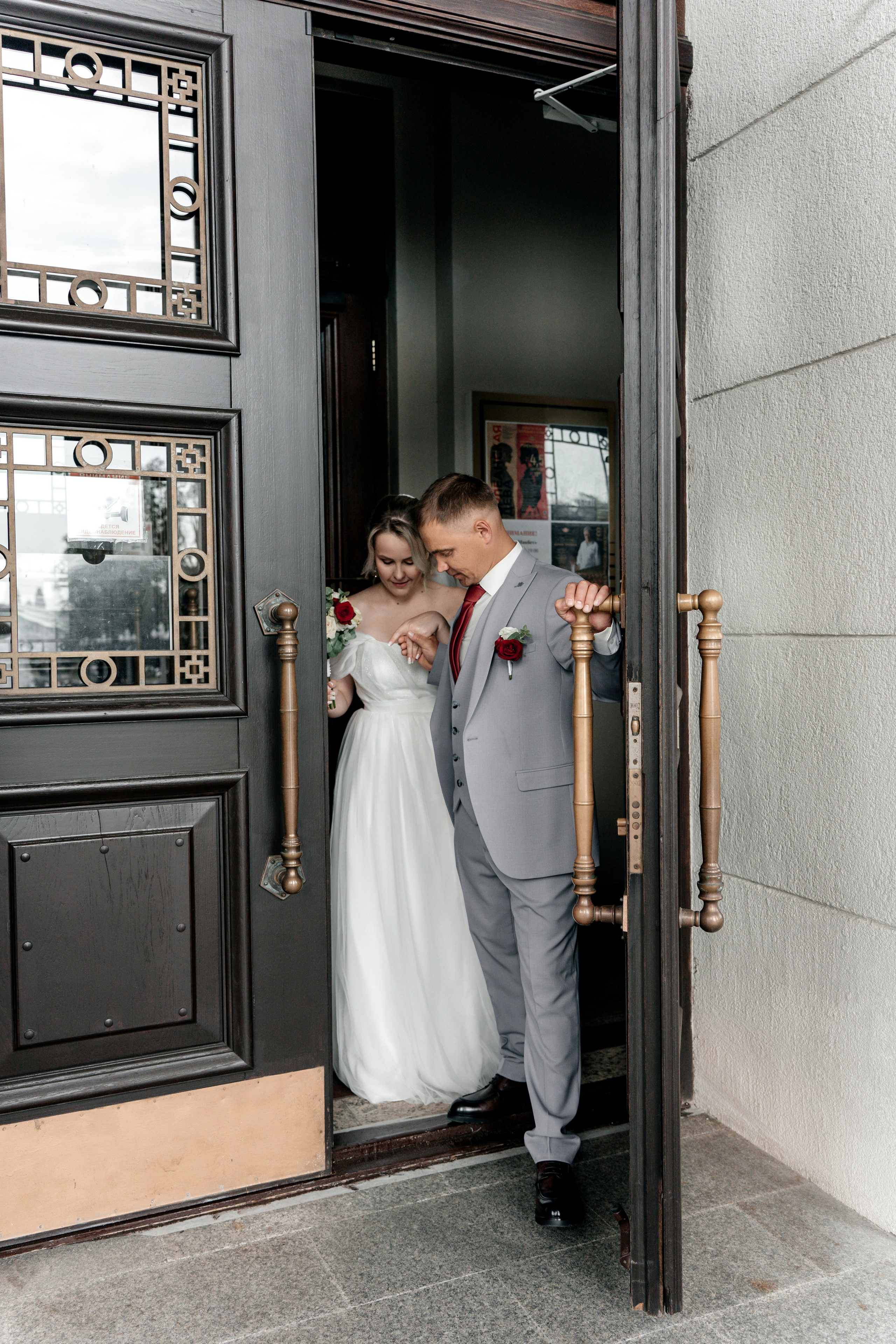 Фотосессия в театре: свадебные моменты. Ваш семейный фотограф в Минске — Вика Трегубова