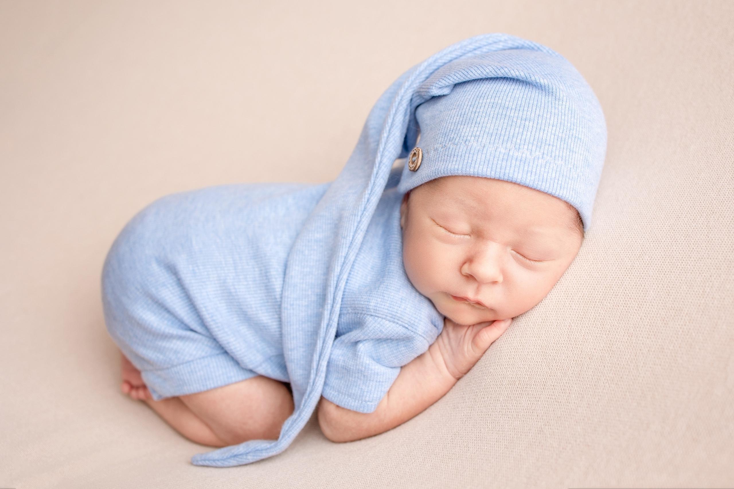 Нежная и милая фотосессия первых дней жизни Вашего ребенка в Минске. Фотограф новорождённых Минск — стоимость newborn фотосессии в Минске