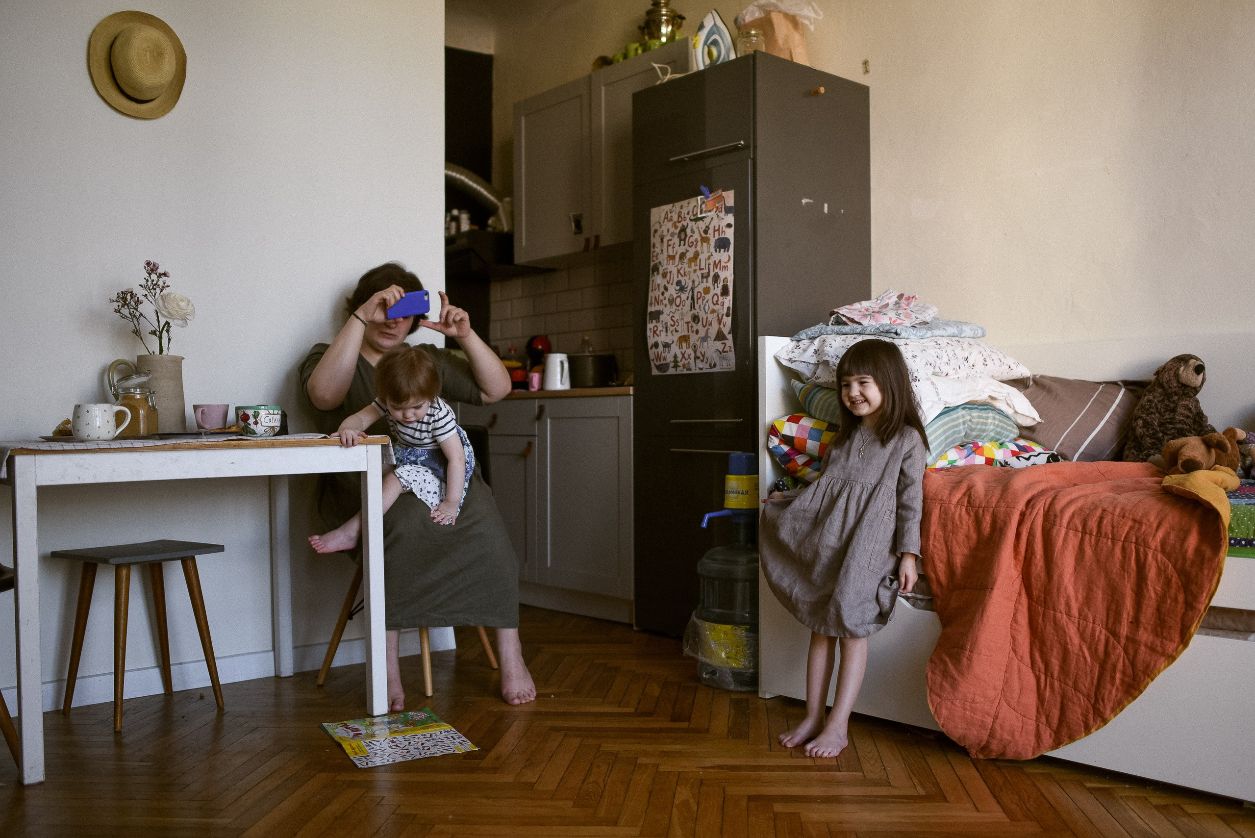 A Mom’s Day: The Everyday Hustle. Documentary family photography in Barcelona and beyond
