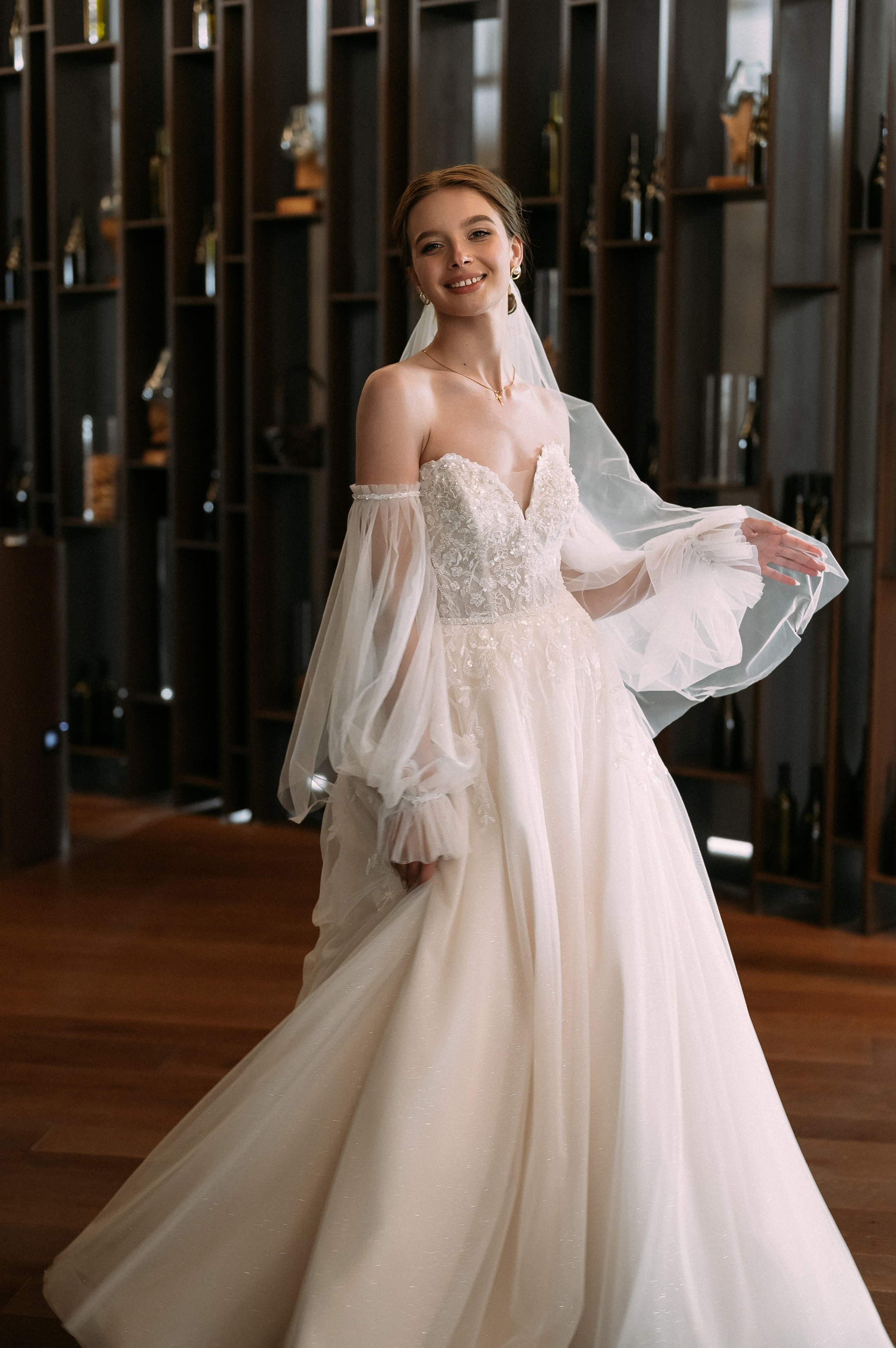 Свадебное утро и прогулка красивой яркой пары. Свадебный и семейный фотограф в Симферополе Дарья Маркова