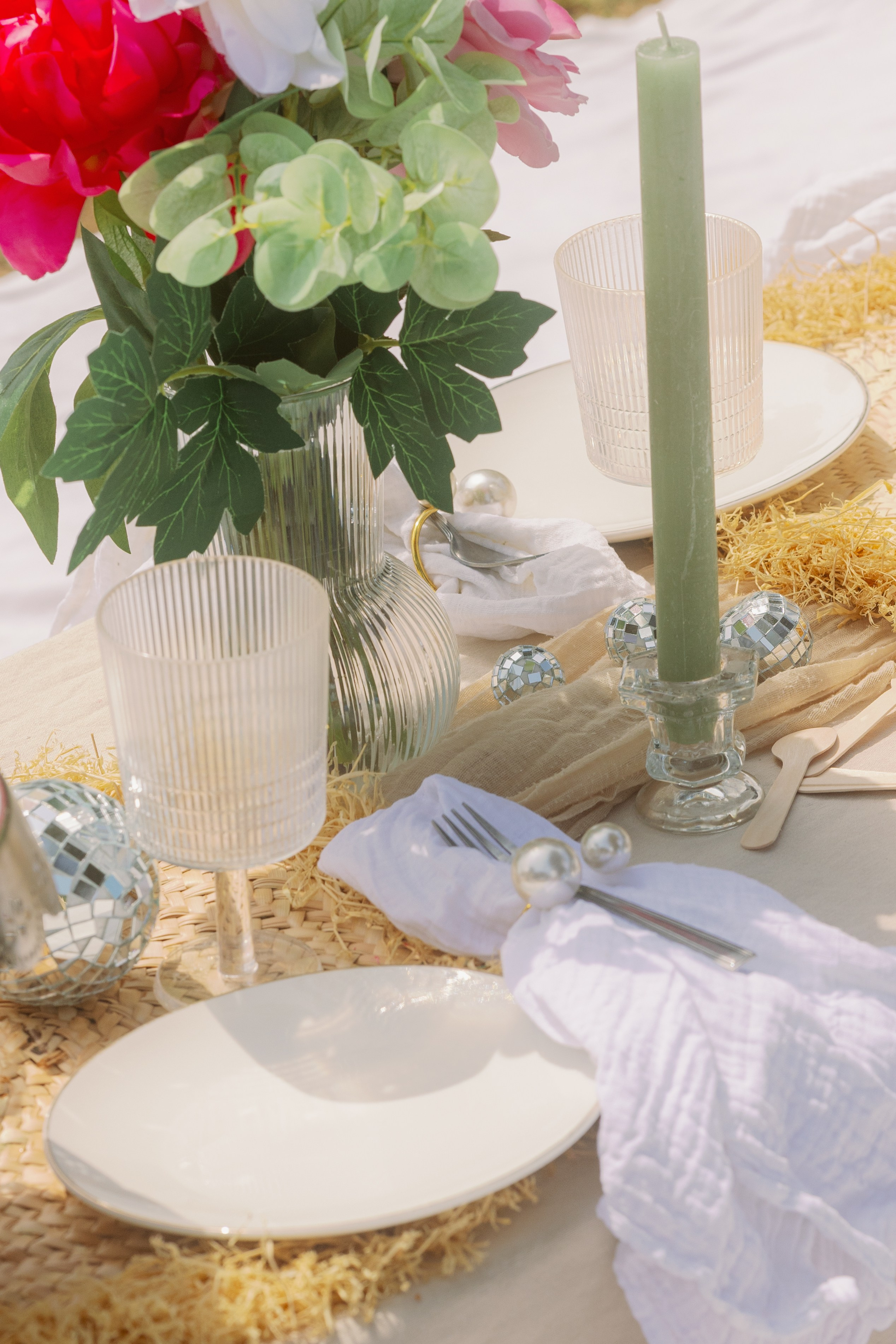 Bachelorette picnic in Barcelona. Europe Wedding Photo  — destination wedding photography across Europe and the Middle East