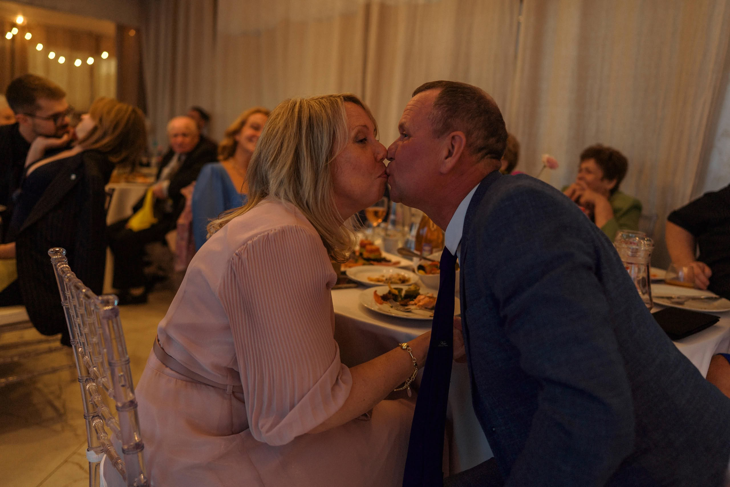 Арина и Илья — свадьба в Петербурге, цифра и плёнка. Свадебный фотограф Дмитрий Родионов — Санкт-Петербург и Ленинградская область