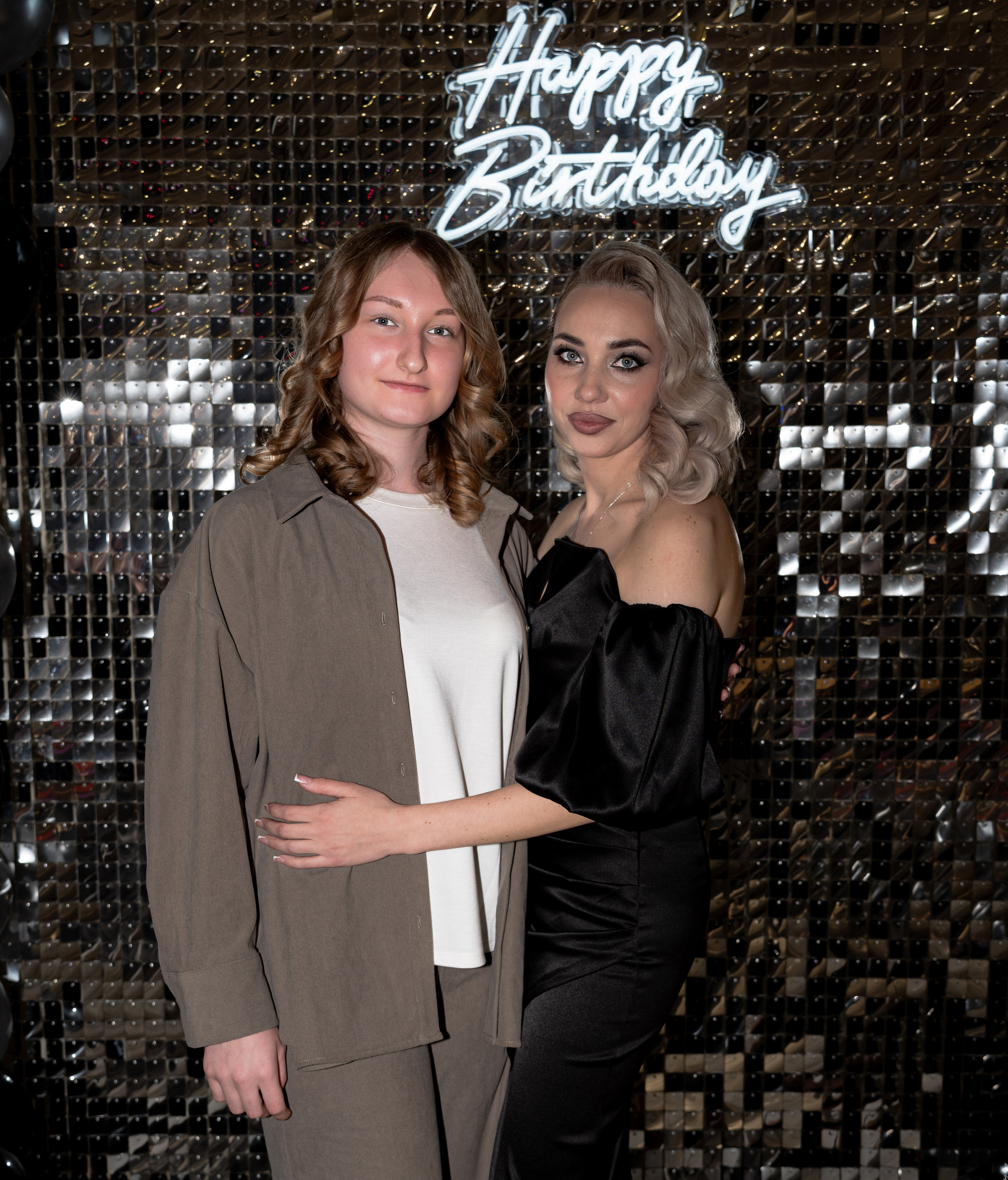 Юбилей в ресторане «LION» съёмка на фотозоне. Фотограф мероприятий и студийные съёмки в Челябинске Евгения Foxy