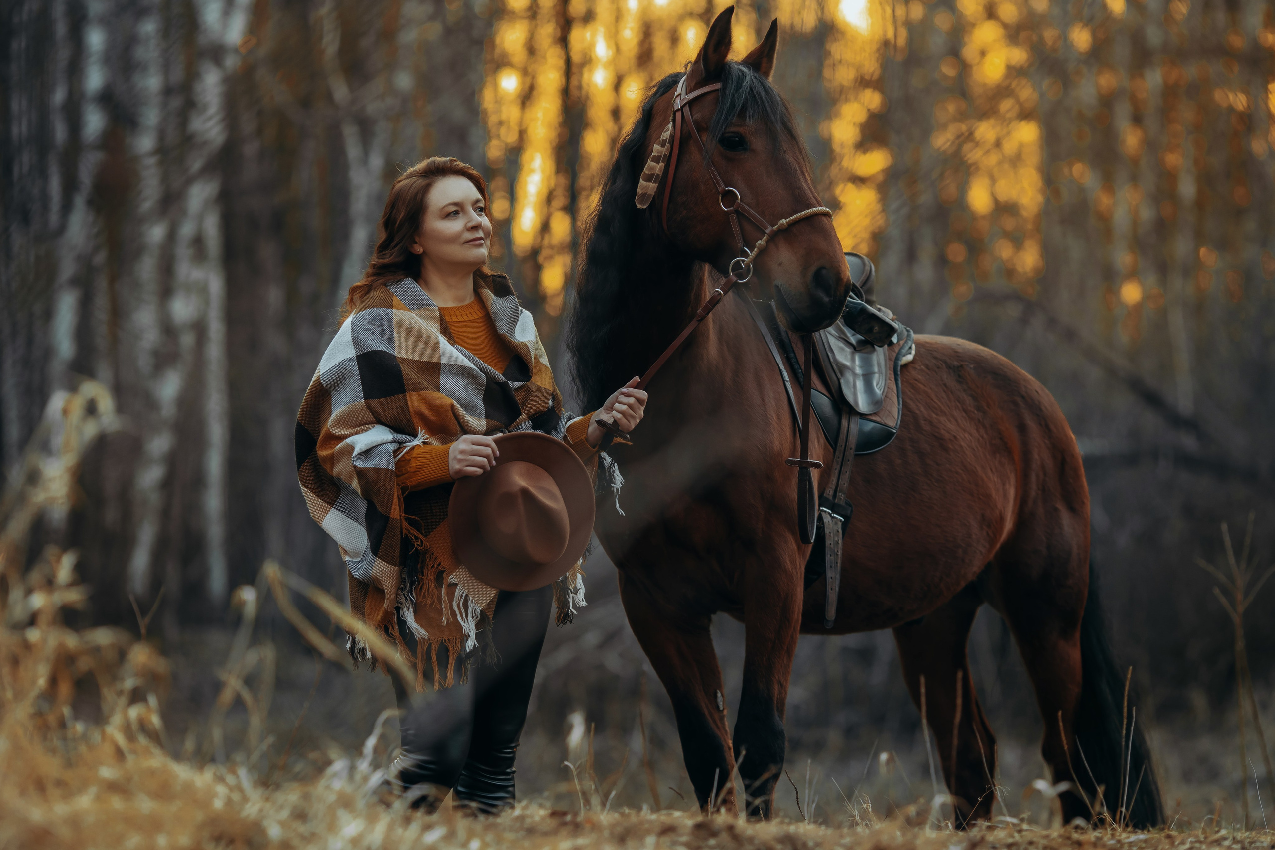 пончо из пледа, шляпа