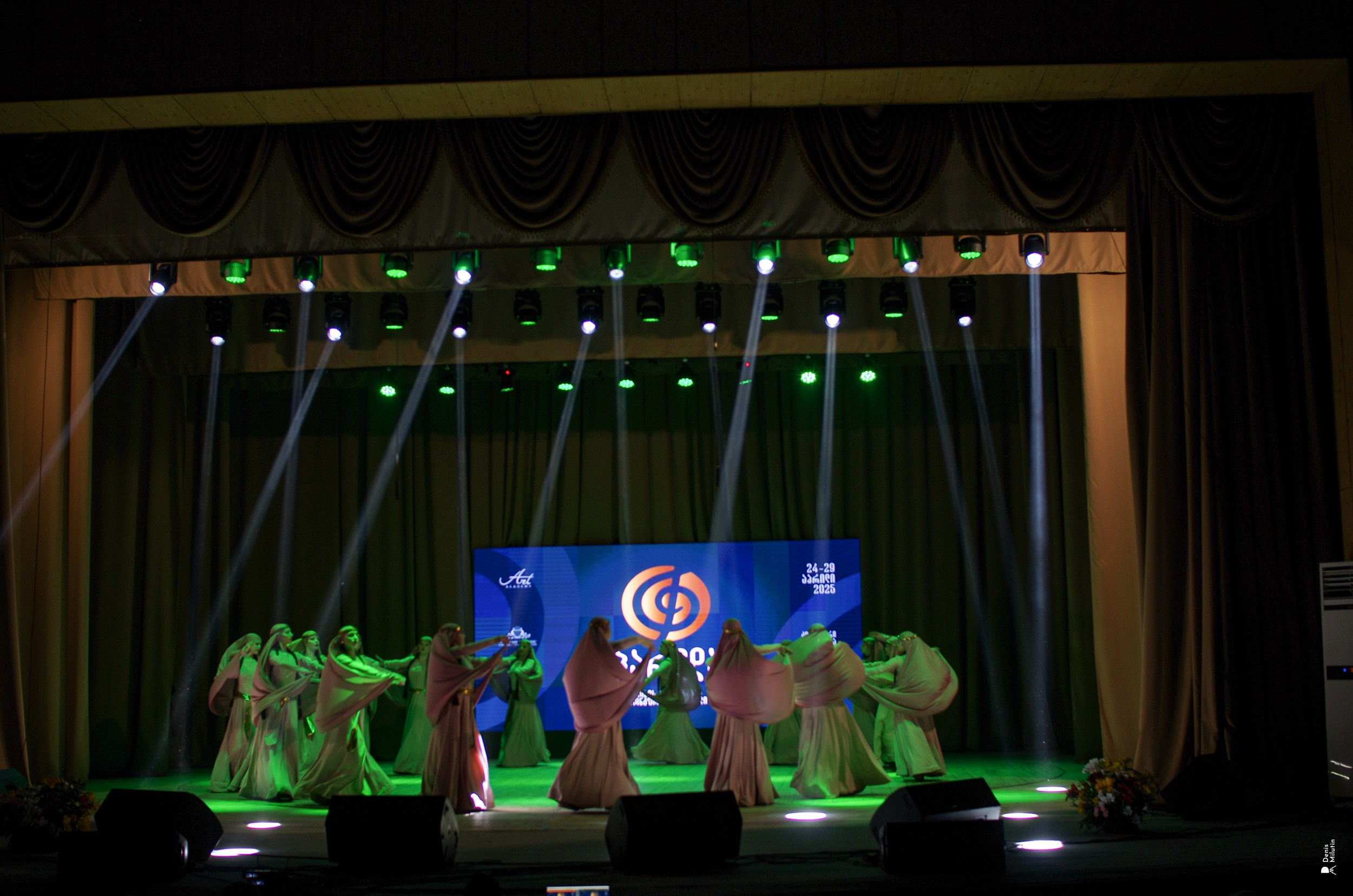 Танцы в Хоби. Портретный фотограф Денис Милютин