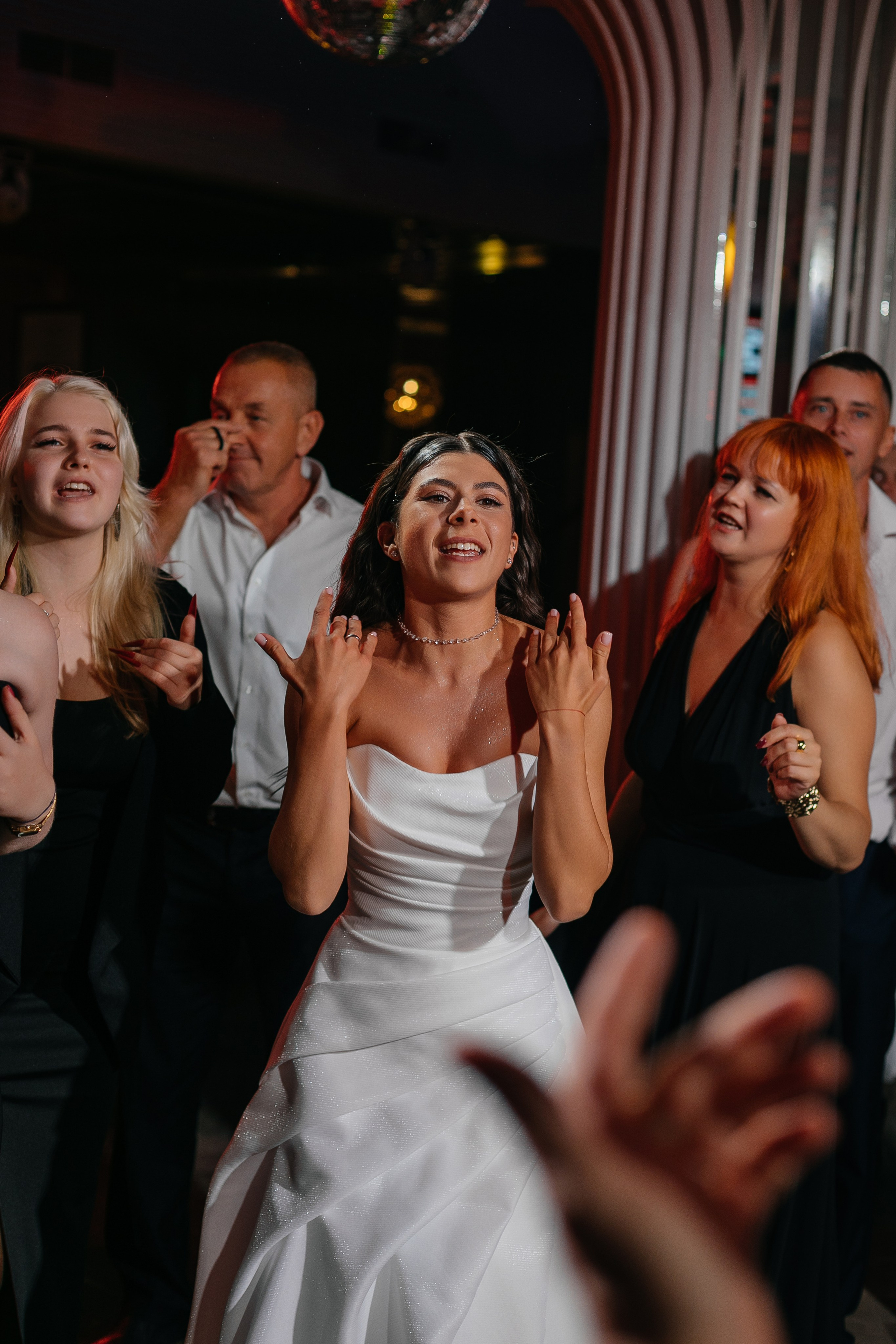 Rain falls down. Главная