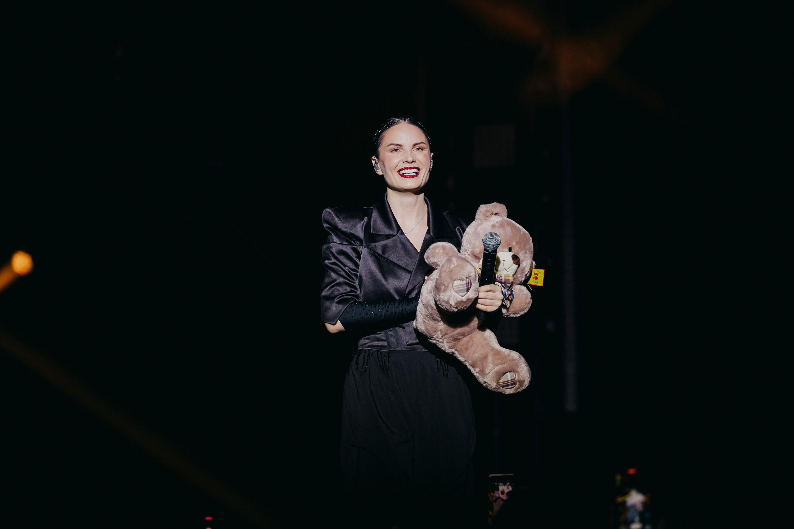 Ева Власова: «Танцуй вопреки», Crocus City Hall. «Птичка на проводе»: информационный портал в Москве