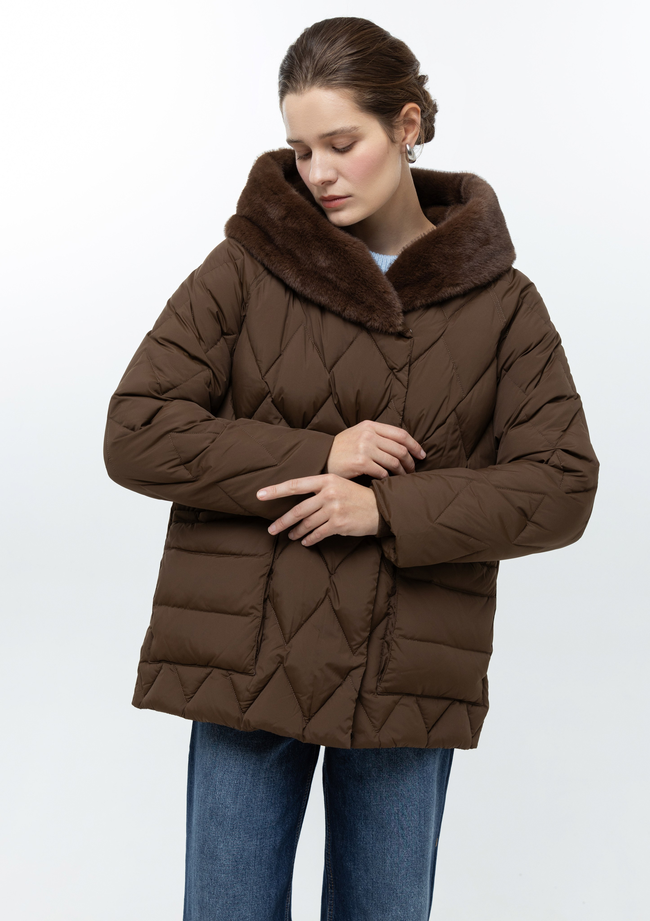 Каталог. Верхняя одежда + трикотаж бренда. 4ч,. Визажист для брендов, Фэшн продюсер Олеся Глушкова