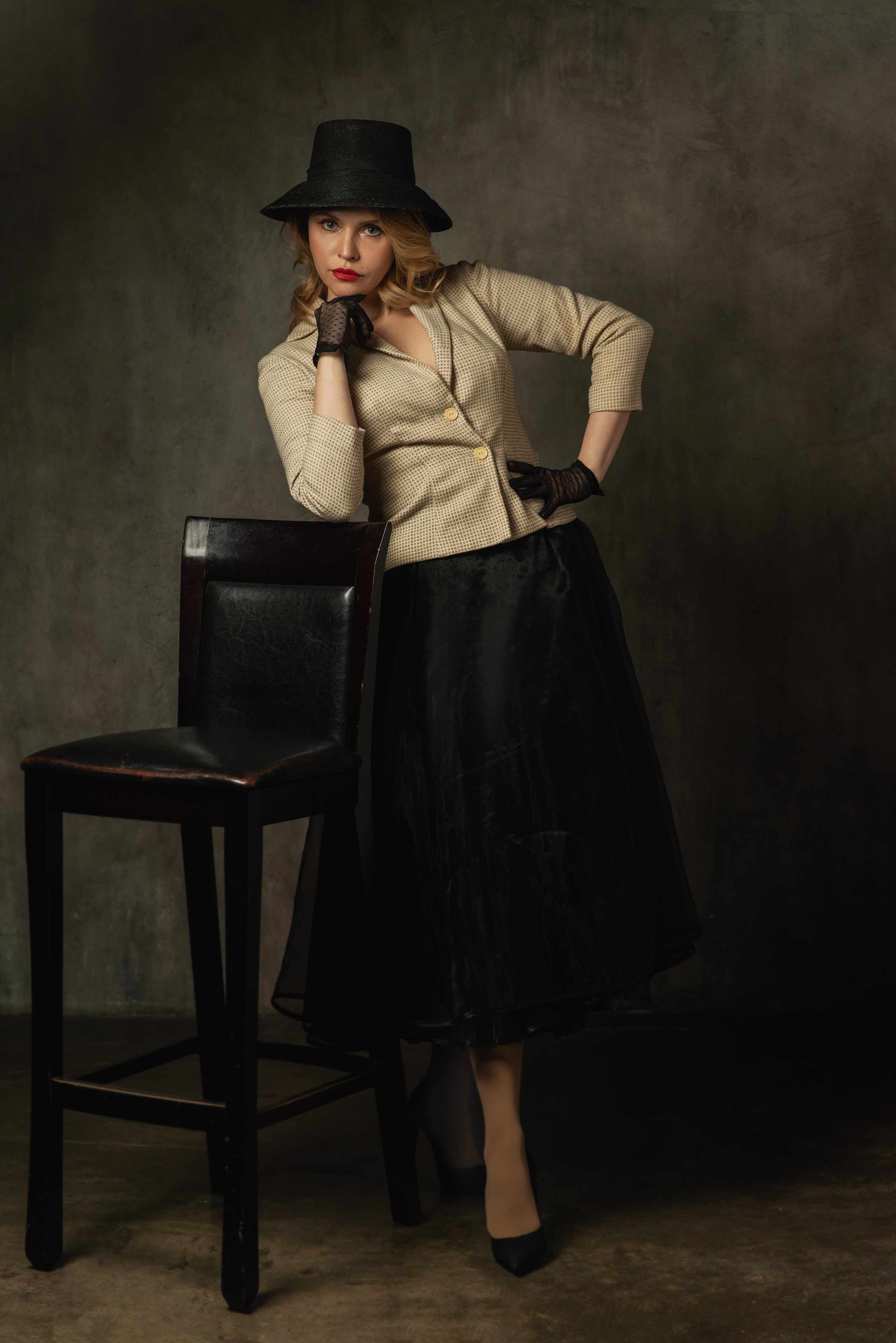 Фотосессия в стиле диор ретро 50х годов в костюм бар диор