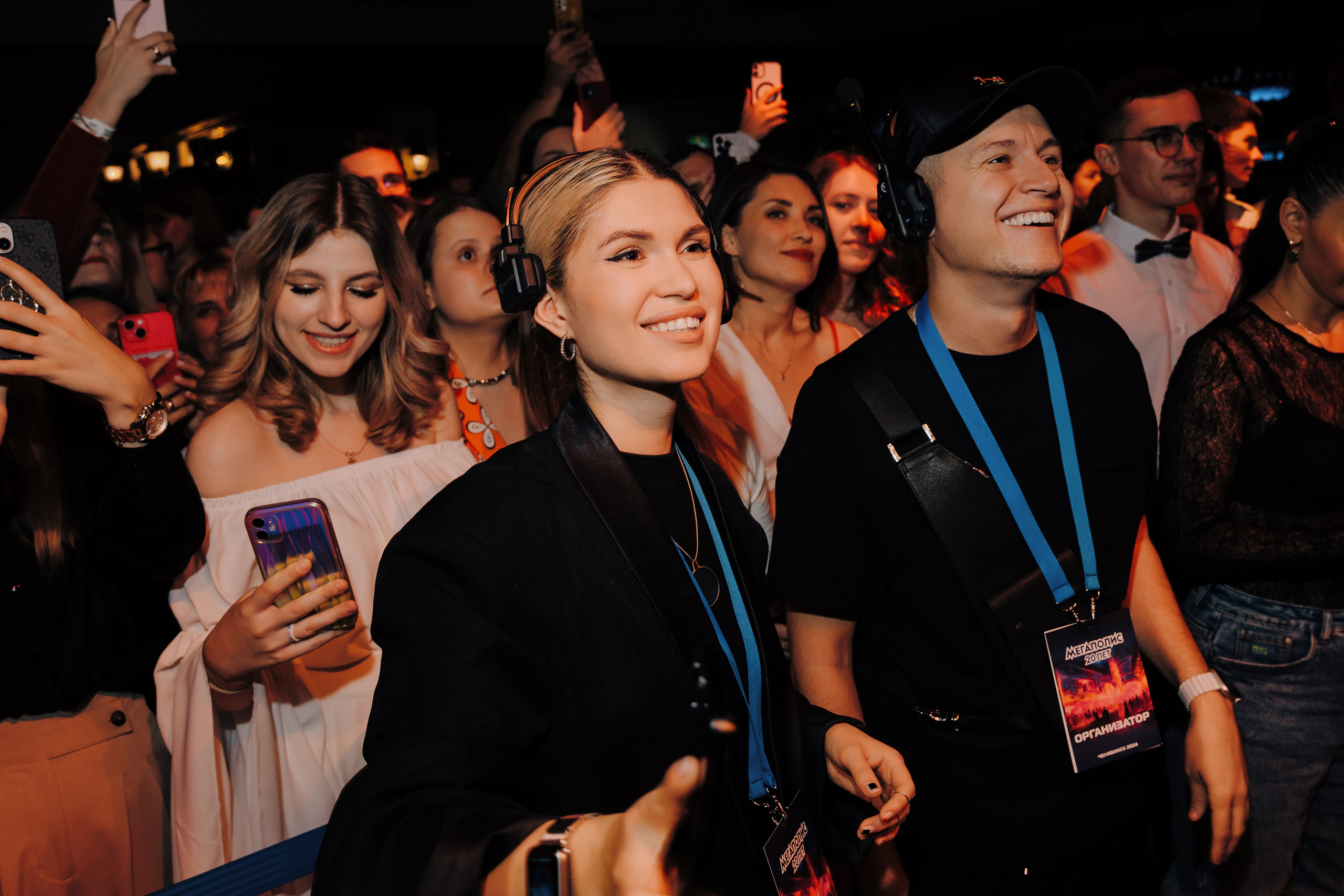 20 ЛЕТ МЕГАПОЛИС ЧЕЛЯБИНСК ХЕДЛАЙНЕР ЕЛКА. Репортажный фотограф Зуев Роман г. Челябинск