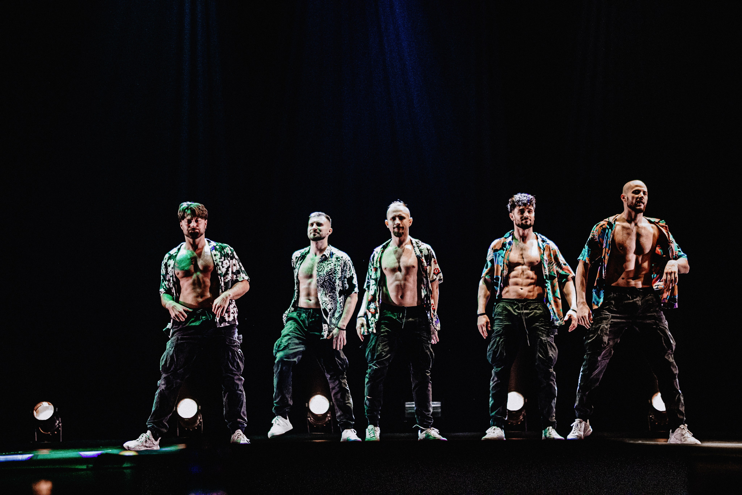 Шоу «Под дождём» 03 / 2025. ФОТОГРАФ ЕКАТЕРИНБУРГ