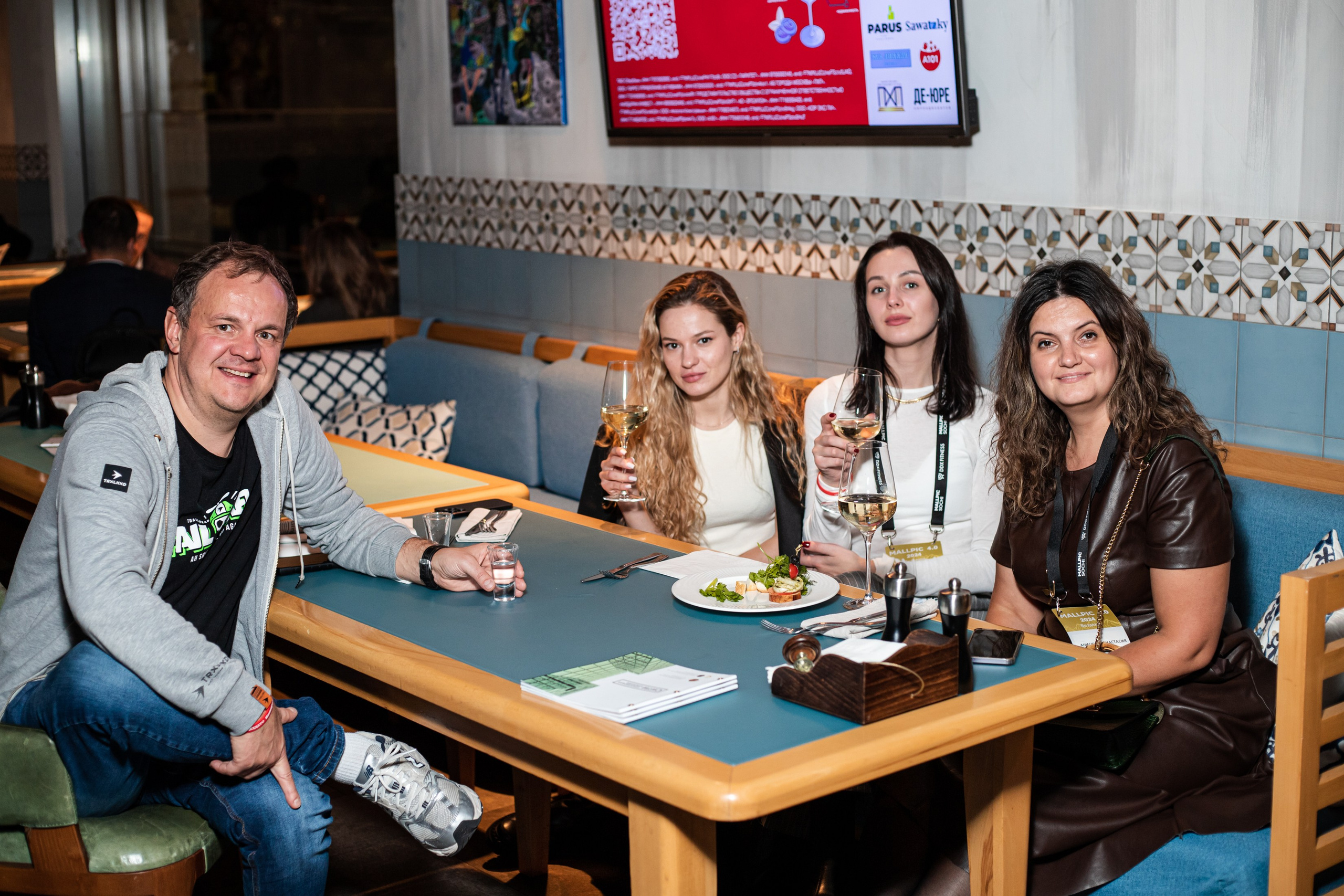 Коктейль «Коммерсантъ». Репортажный и fashion фотограф в Москве Сергей Бардин