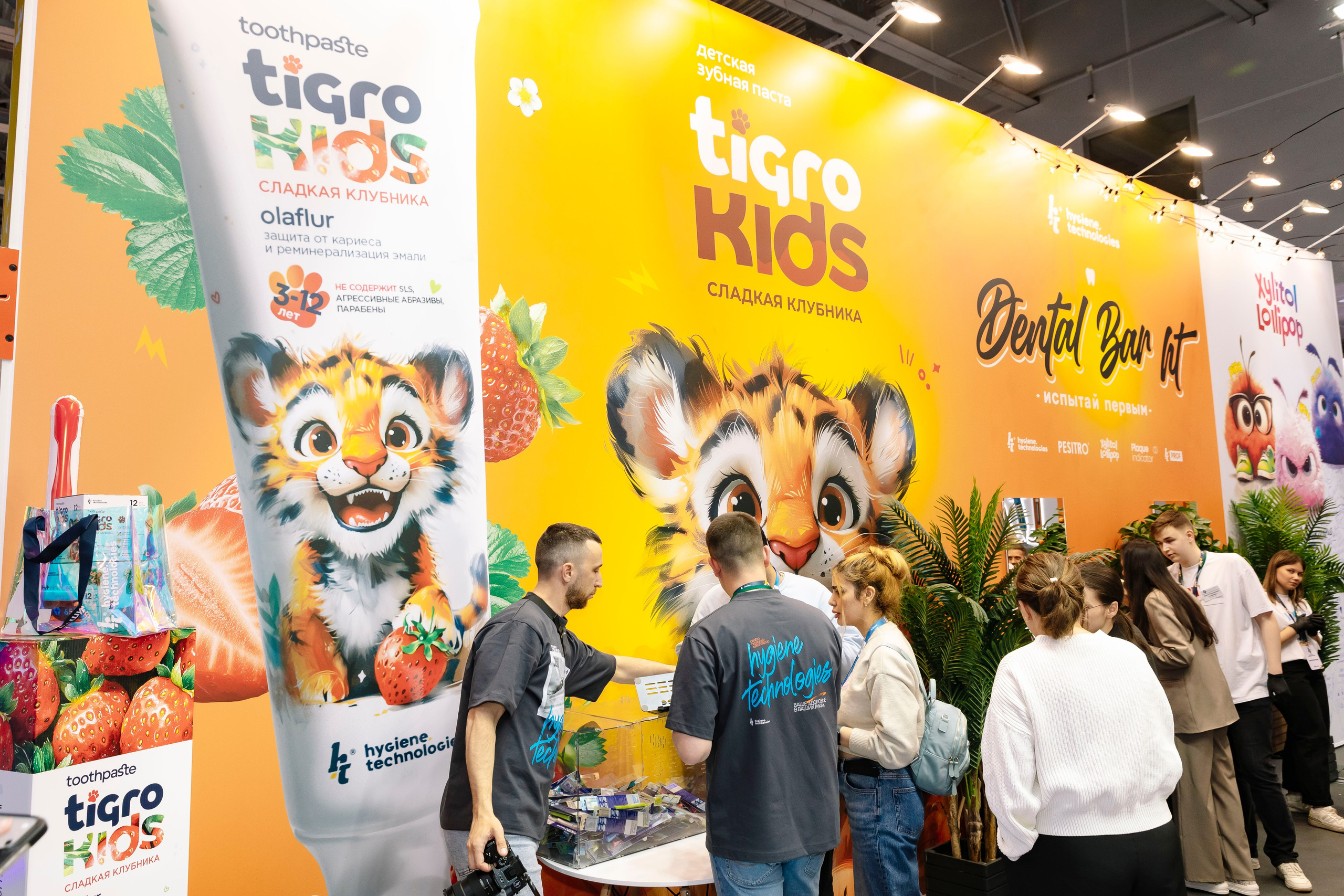 Стоматологическая выставка Dental Salon 2026. Профессиональный фотограф в Москве | Заказать фотосессию и съемку