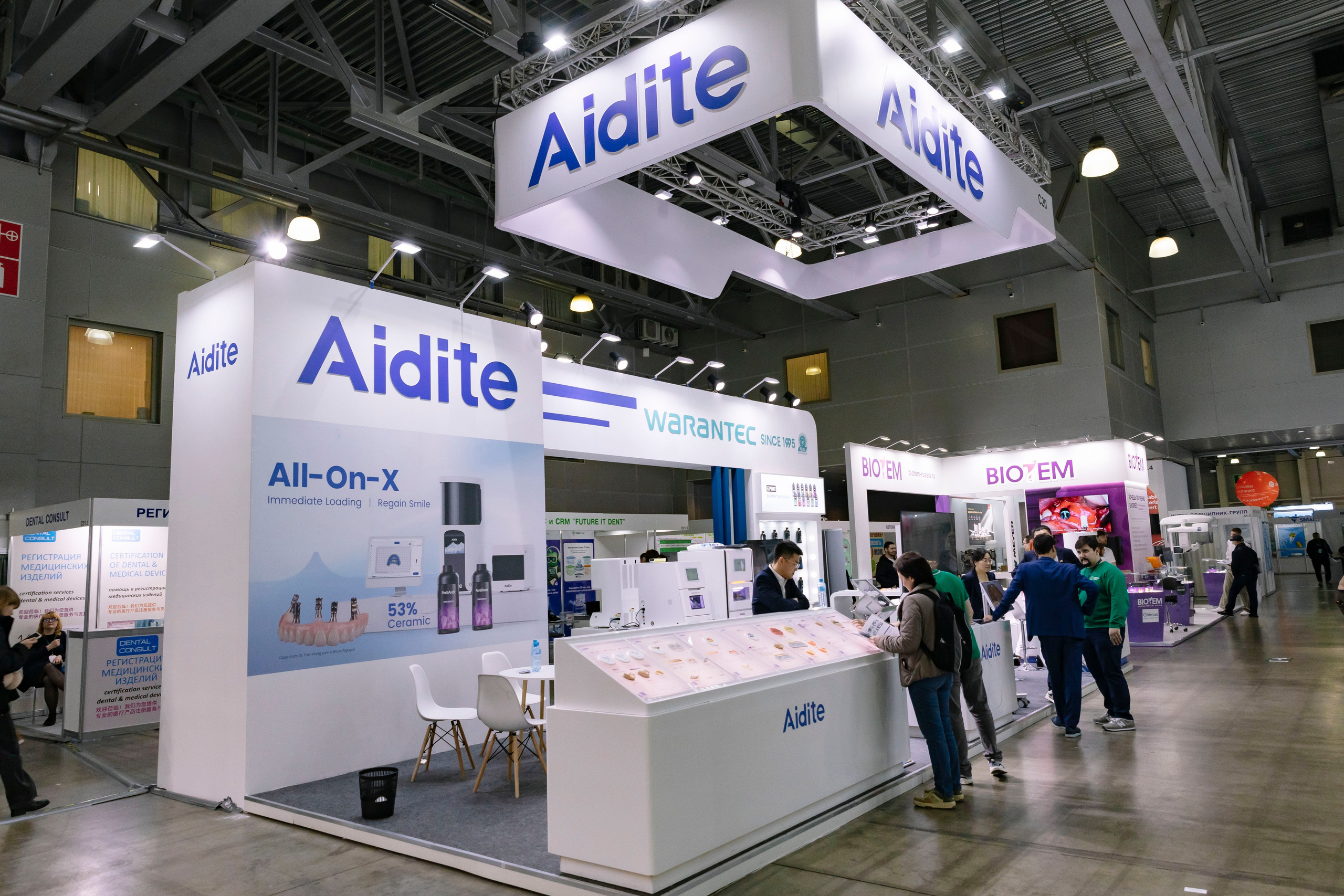 Стоматологическая выставка Dental Salon 2026. Профессиональный фотограф в Москве | Заказать фотосессию и съемку