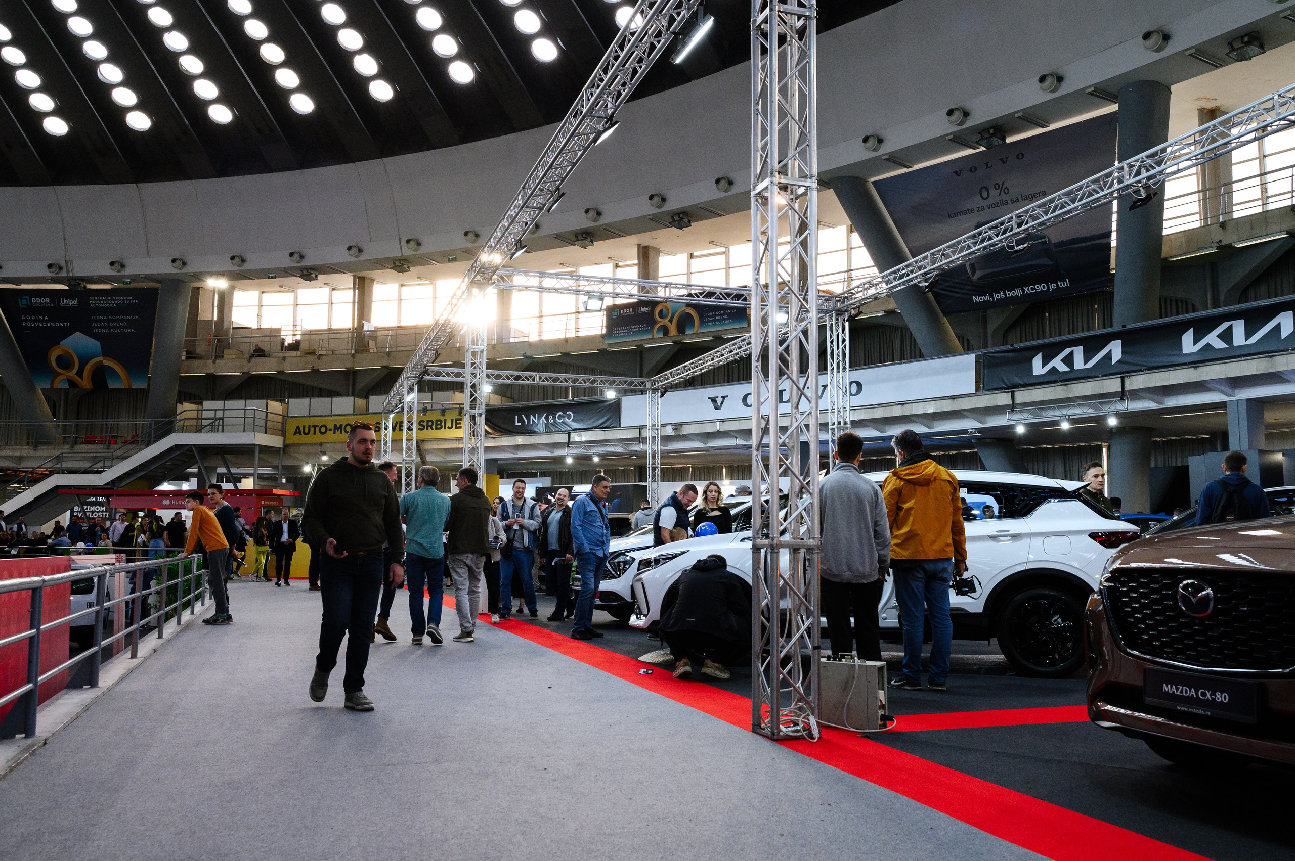 56-й Международный автосалон в Белграде. Елена Чеснокова спортивный фотограф во Владимире и Белграде