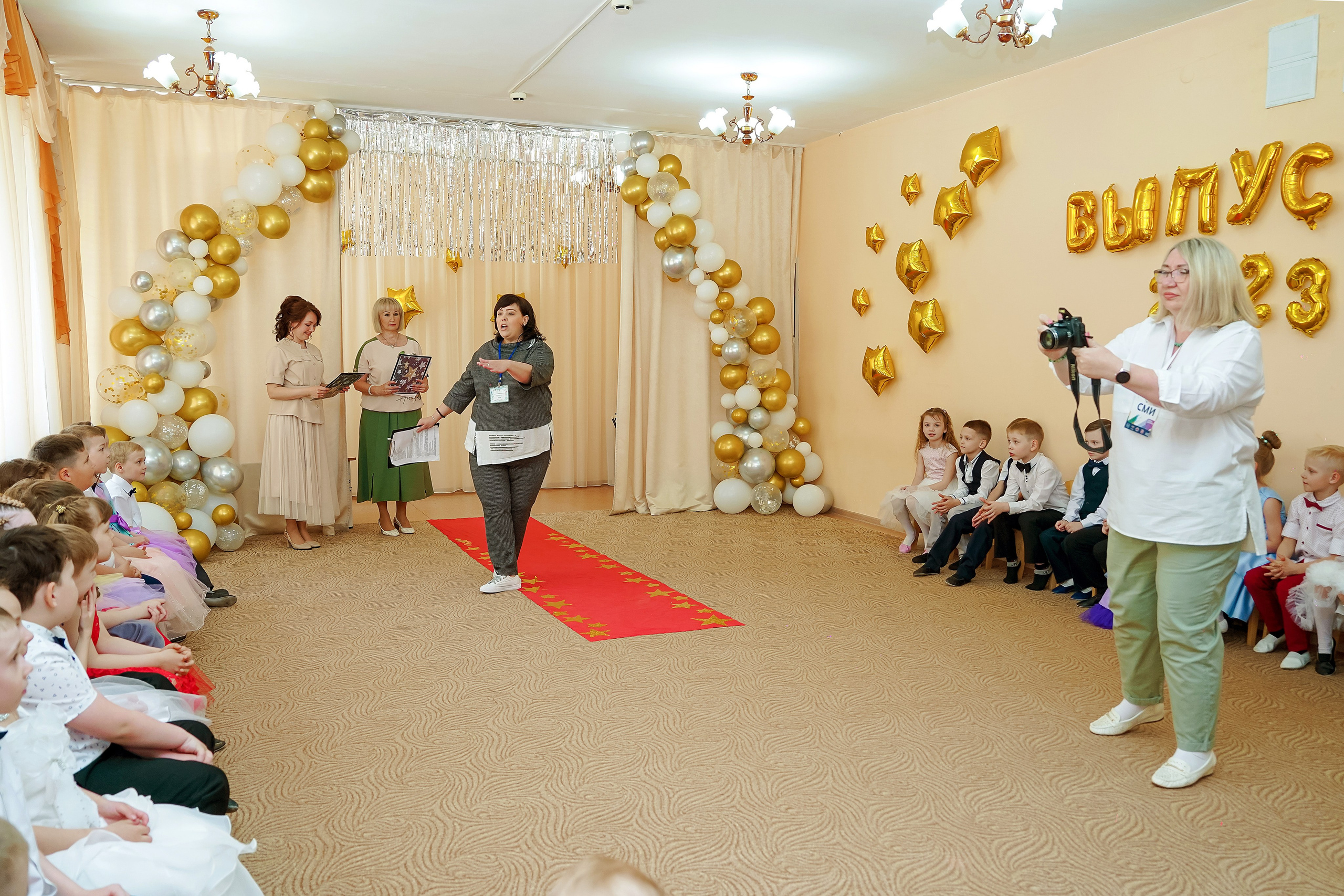 Фотосъемка видеосъёмка фотограф видеооператор новогодних утренников  в. Фотограф, видеооператор Нина Коршунова