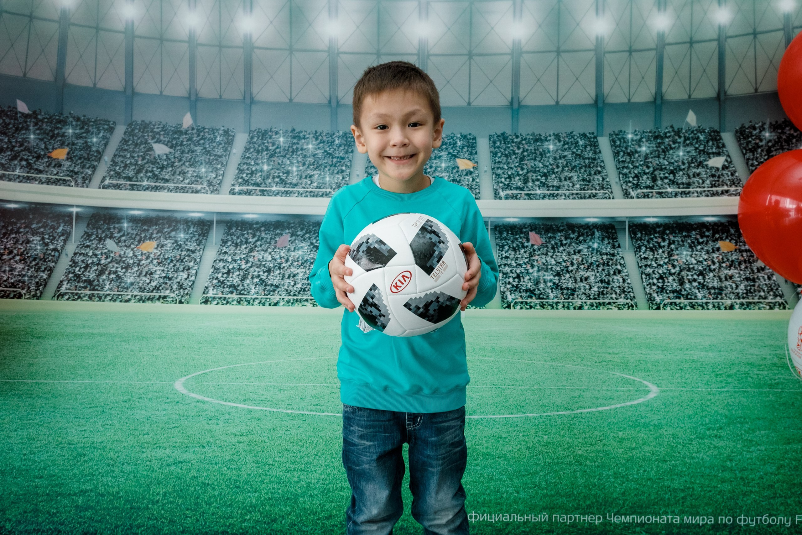 Розыгрыш билетов на ЧМ по футболу FIFA @ Киа Центр. Репортажный фотограф Максим Полянский. Москва, Санкт-Петербург, Красноярск