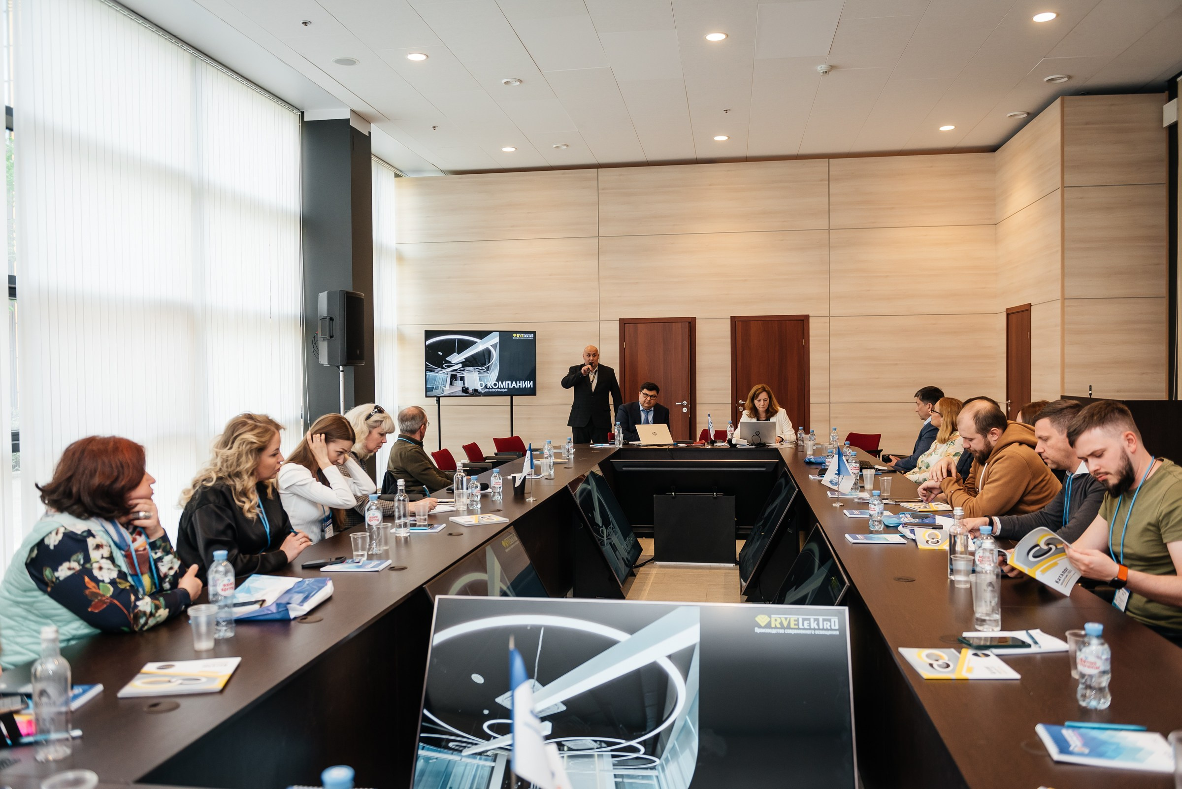 Репортажная съёмка на форуме ЭТМ. Свадебный фотограф в Санкт-Петербурге Венера Ахметова