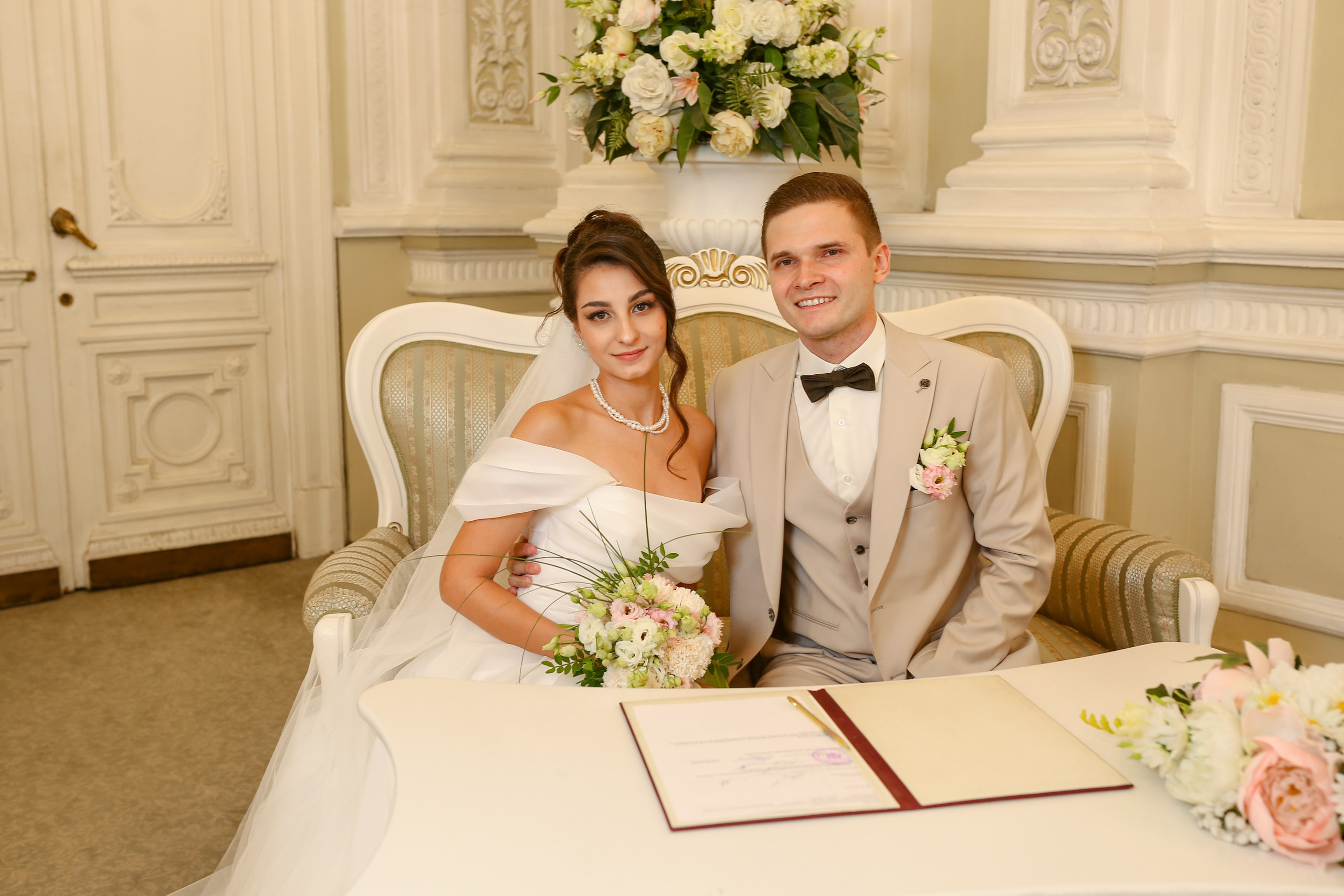 Классические кадры, во Дворце бракосочетания. Свадебный и Репортажный фотограф в Санкт-Петербурге