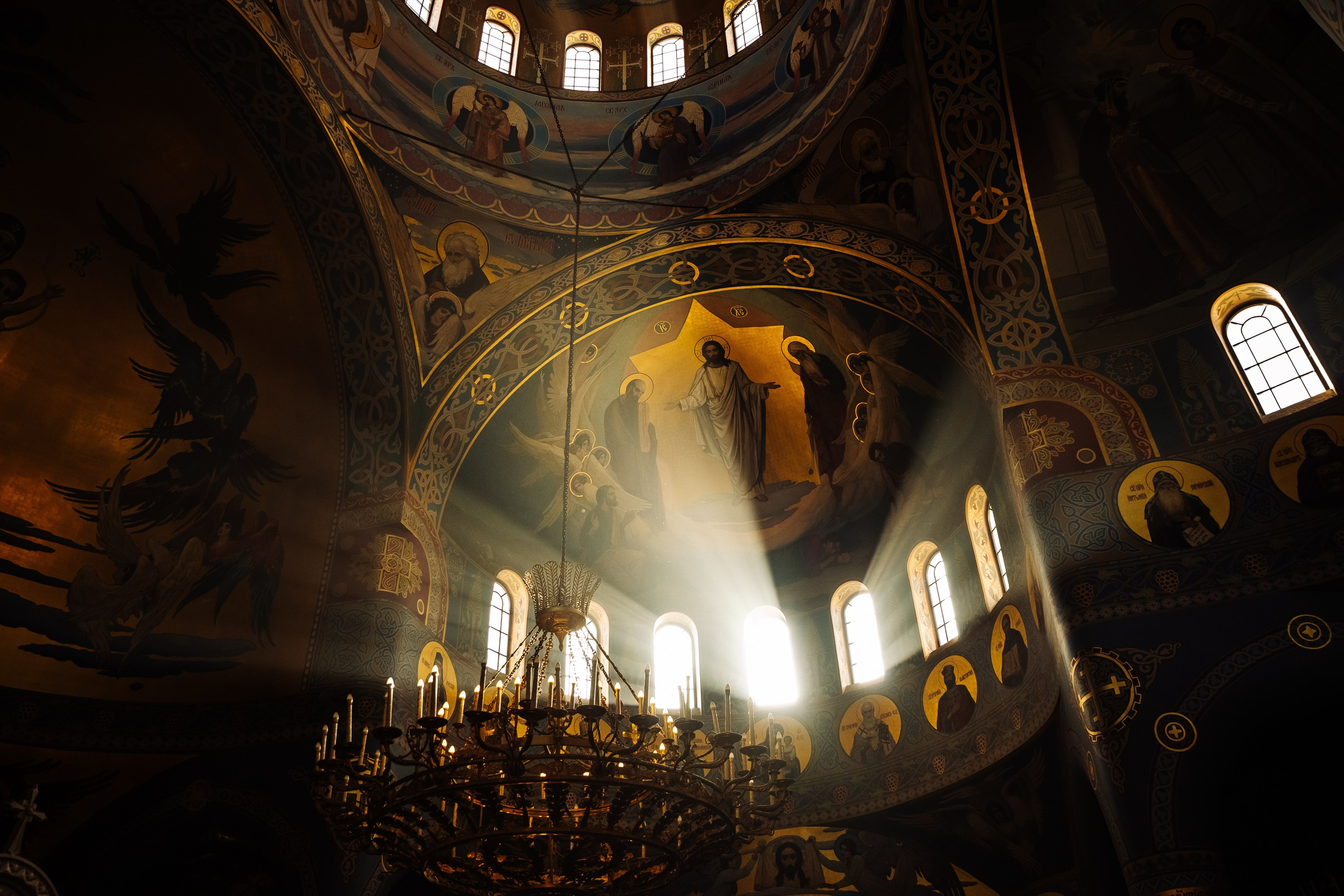 Храм Христа спасителя в Сочи. Семейный фотограф на крещение и венчание