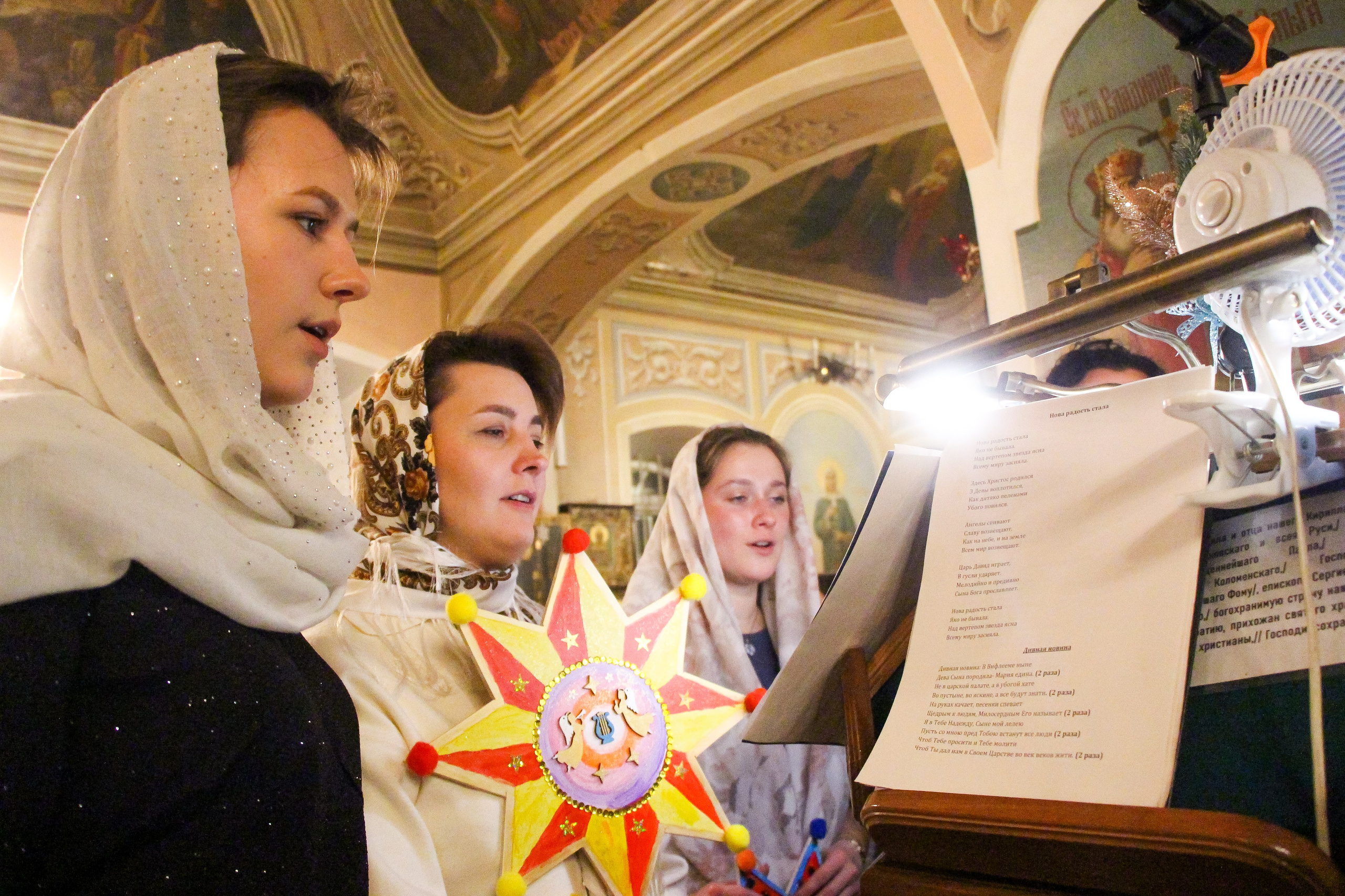 Рождественская литургия в храме Спаса Нерукотворного Образа. Мария Ткаченко. Документальная фотография