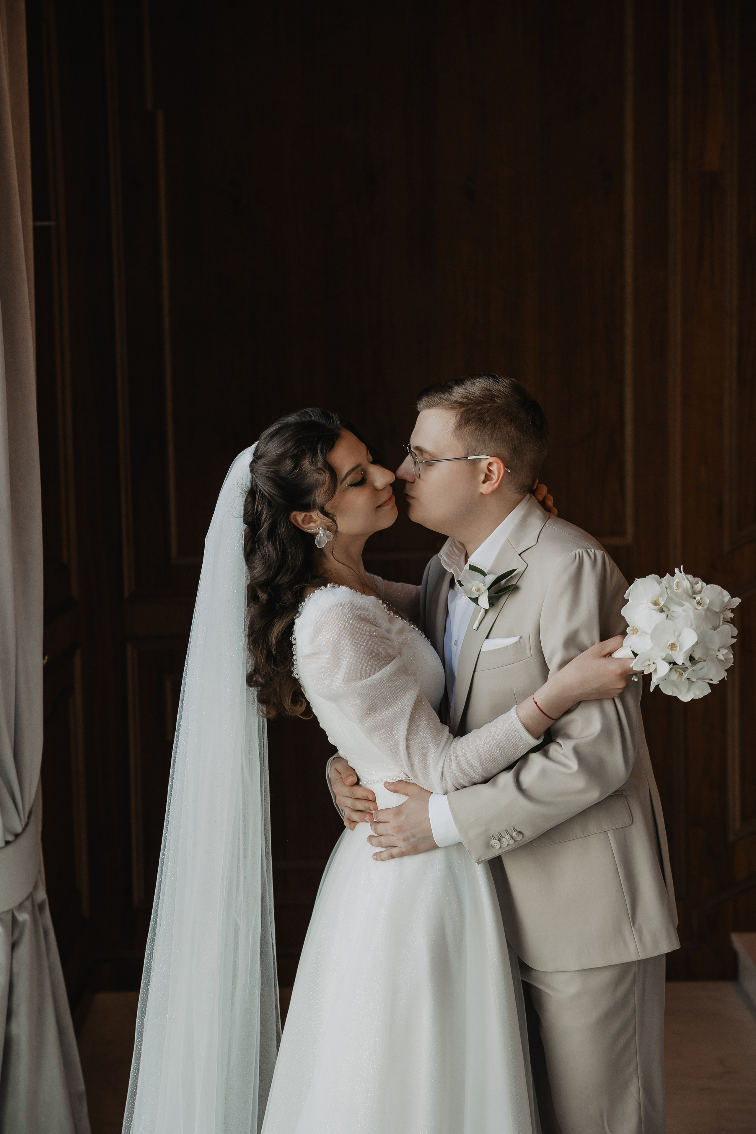 Свадебная фотосессия в отеле Marriott Imperial Plaza. Свадебный фотограф в Москве Дарья Олендарёва