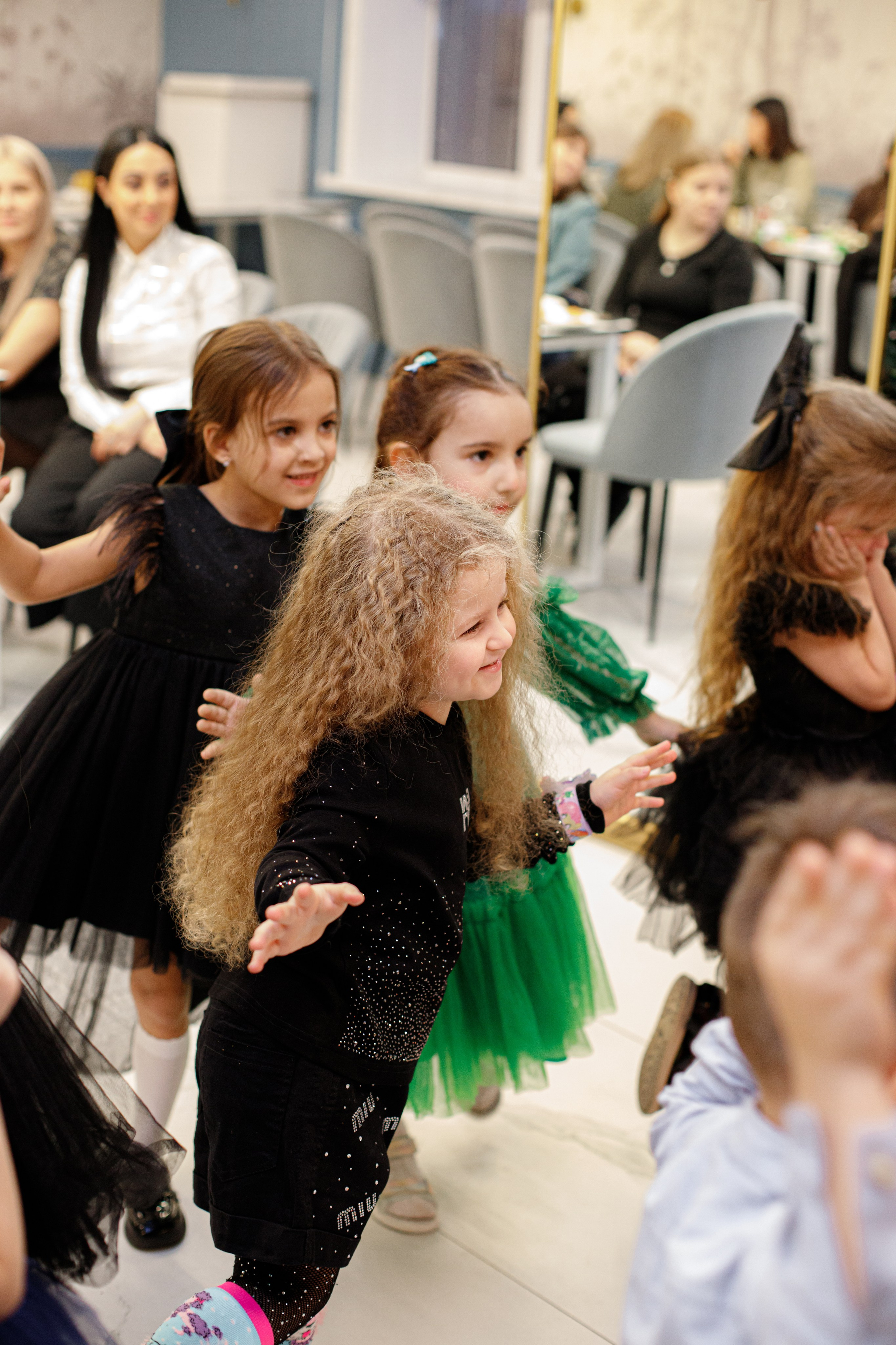 ASIA'S BIRTHDAY PARTY. Photokarish