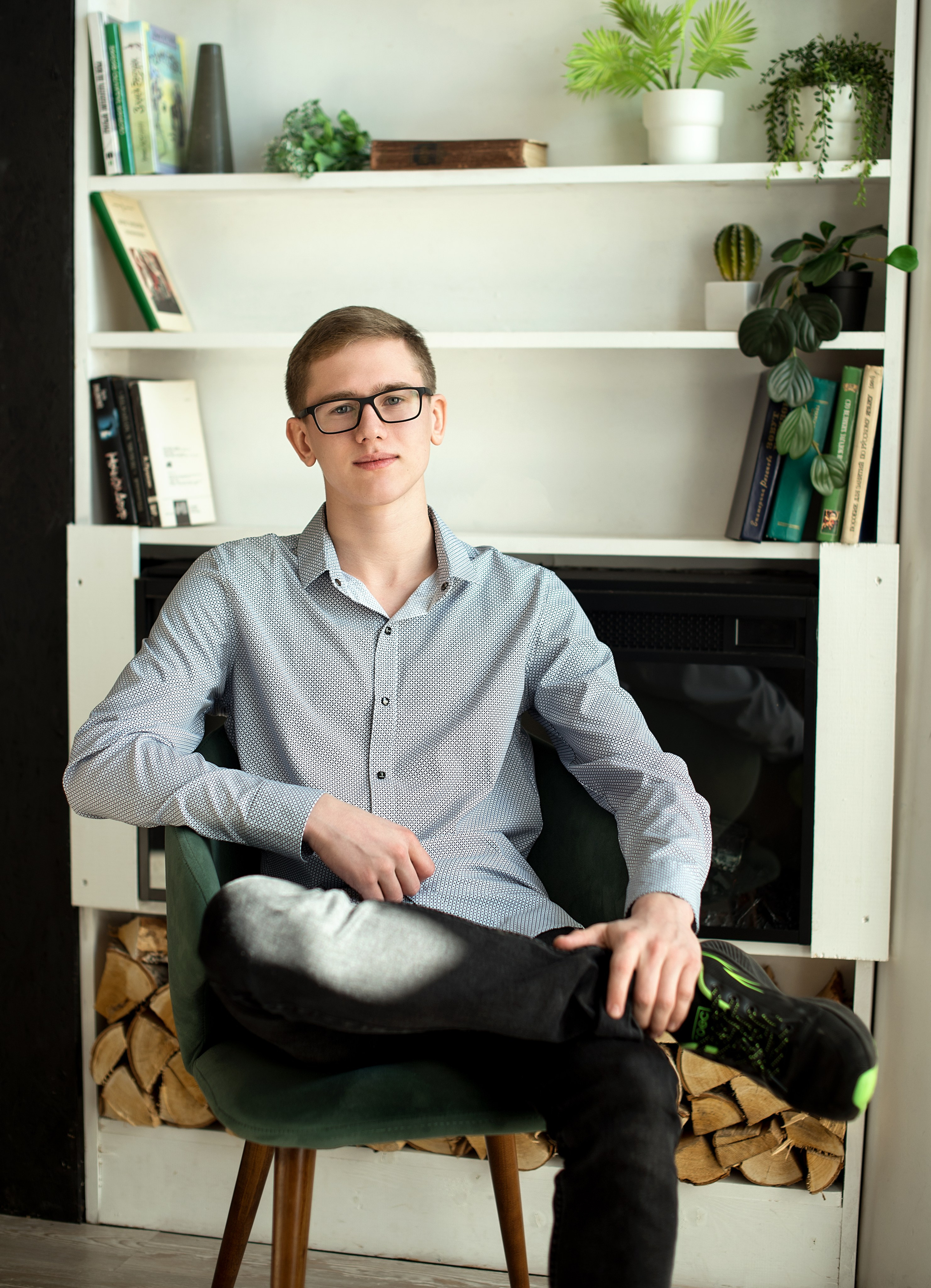 Пример съемки старшеклассников для альбома с наполнение «премиум» стиль съемки классический. Выпускные альбомы для школ и детских садов в Иваново