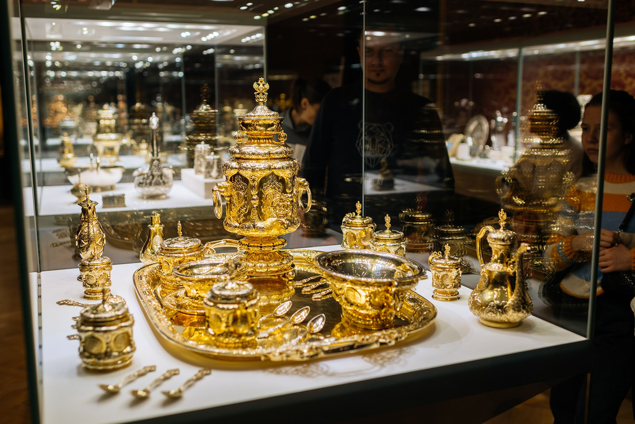 Егор Шапиро. Экскурсия в музей Фаберже. Ноябрь 24. Репортажный фотограф в Санкт-Петербурге Анастасия Клёпова