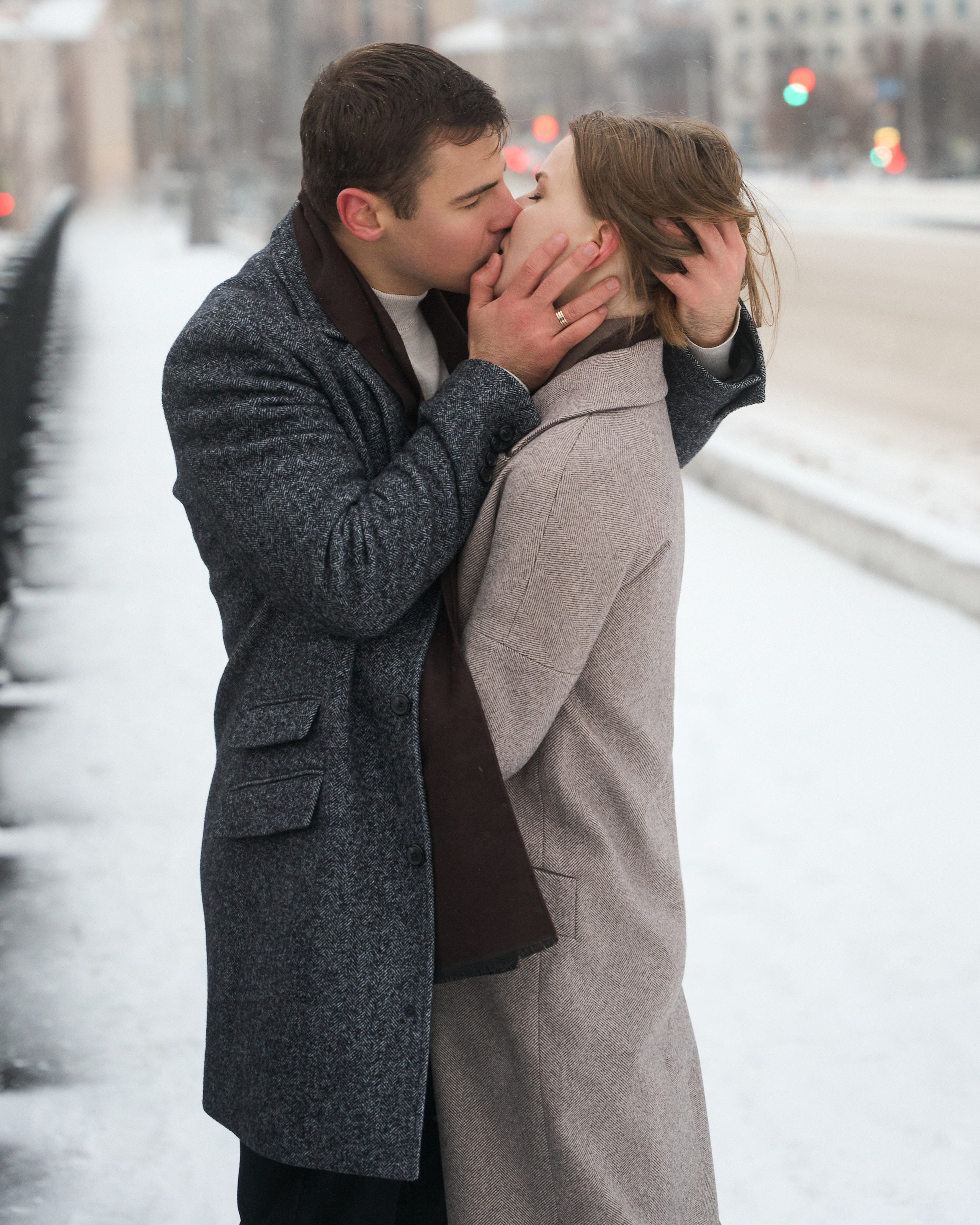 Любовь начинается с поцелуя. Minflo Photographer