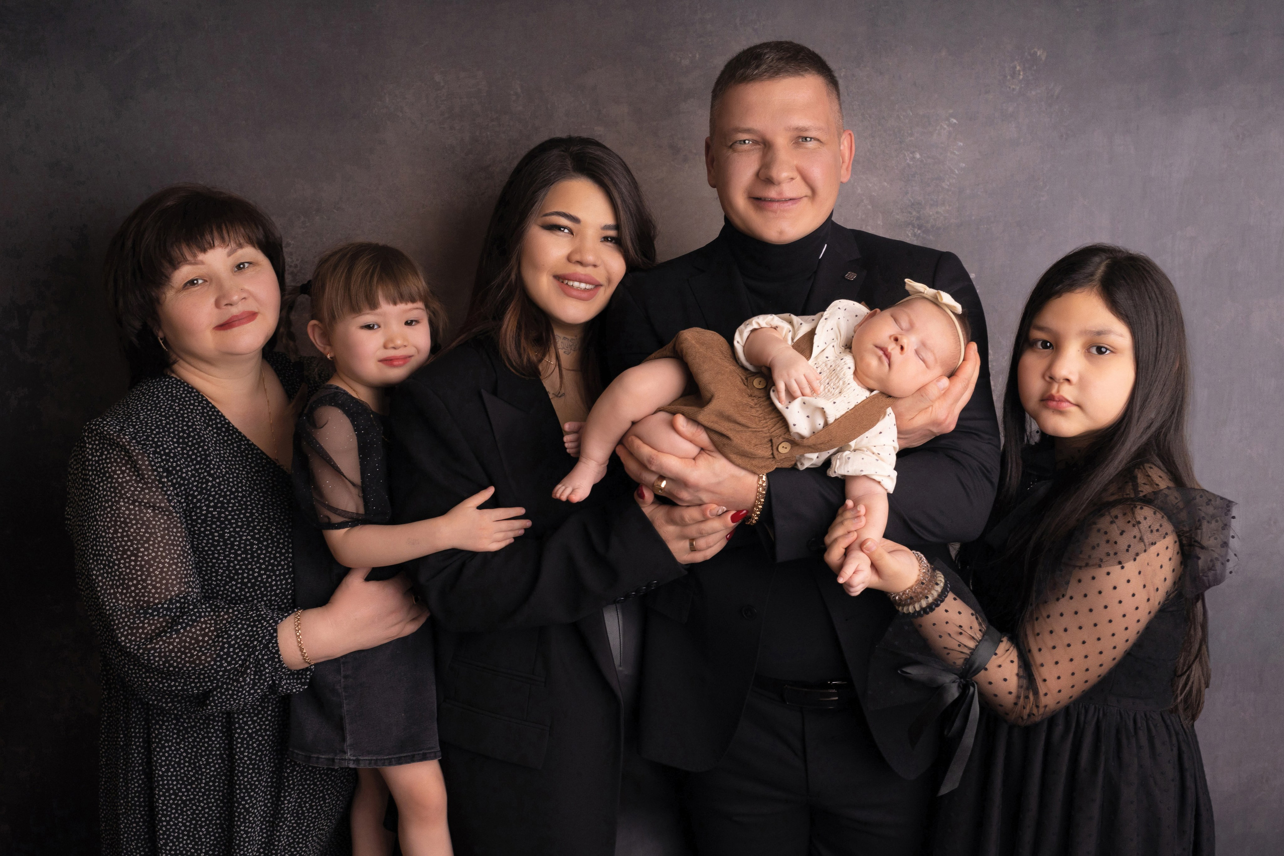 Семейные кадры от Elvira Kamaeva. Фотограф новорожденных малышей в Омске и Омской области Эльвира Камаева