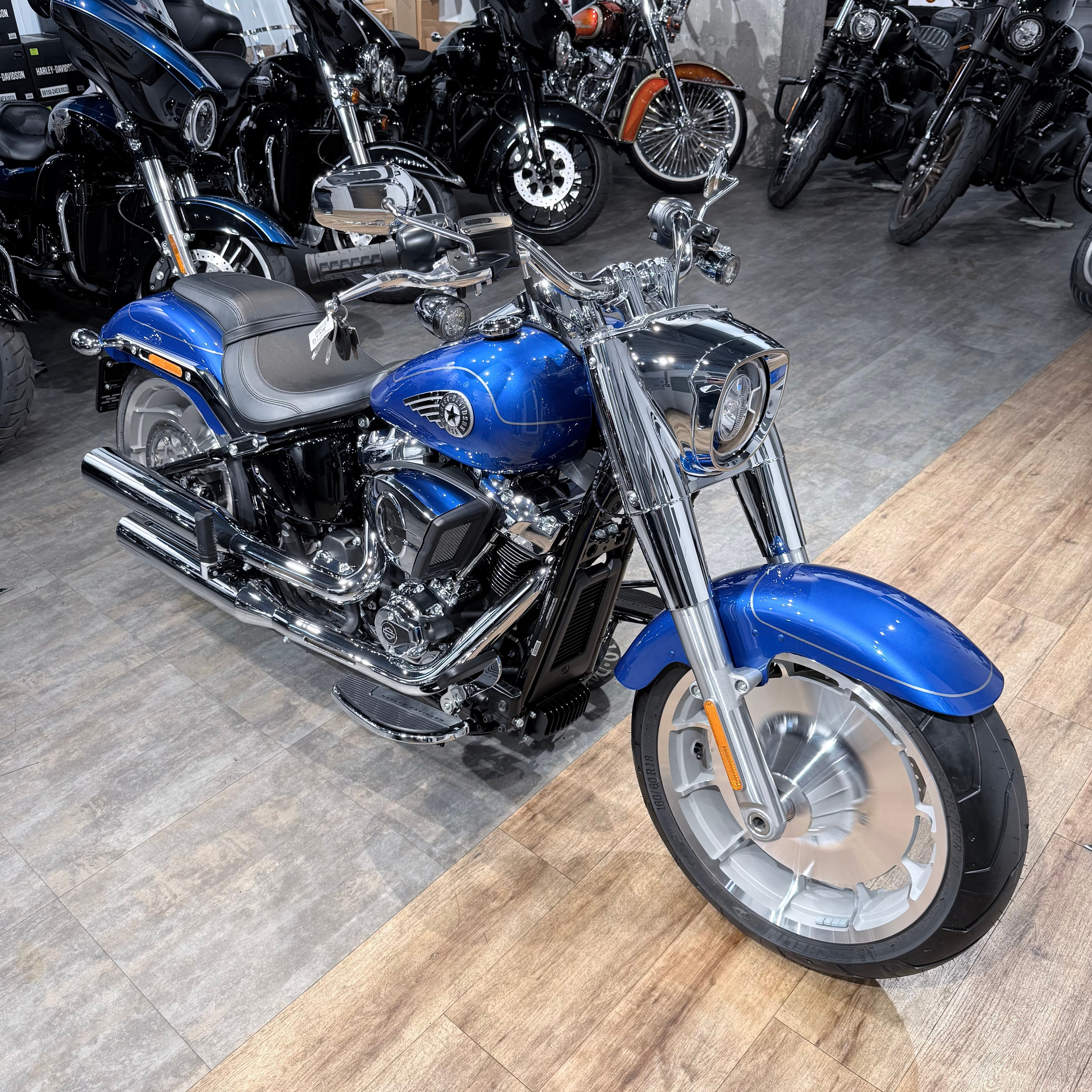 NEW 2026 Fat Boy 117 Вluе Вurst. Hello Davidson, Москва. Только хорошие мотоциклы…