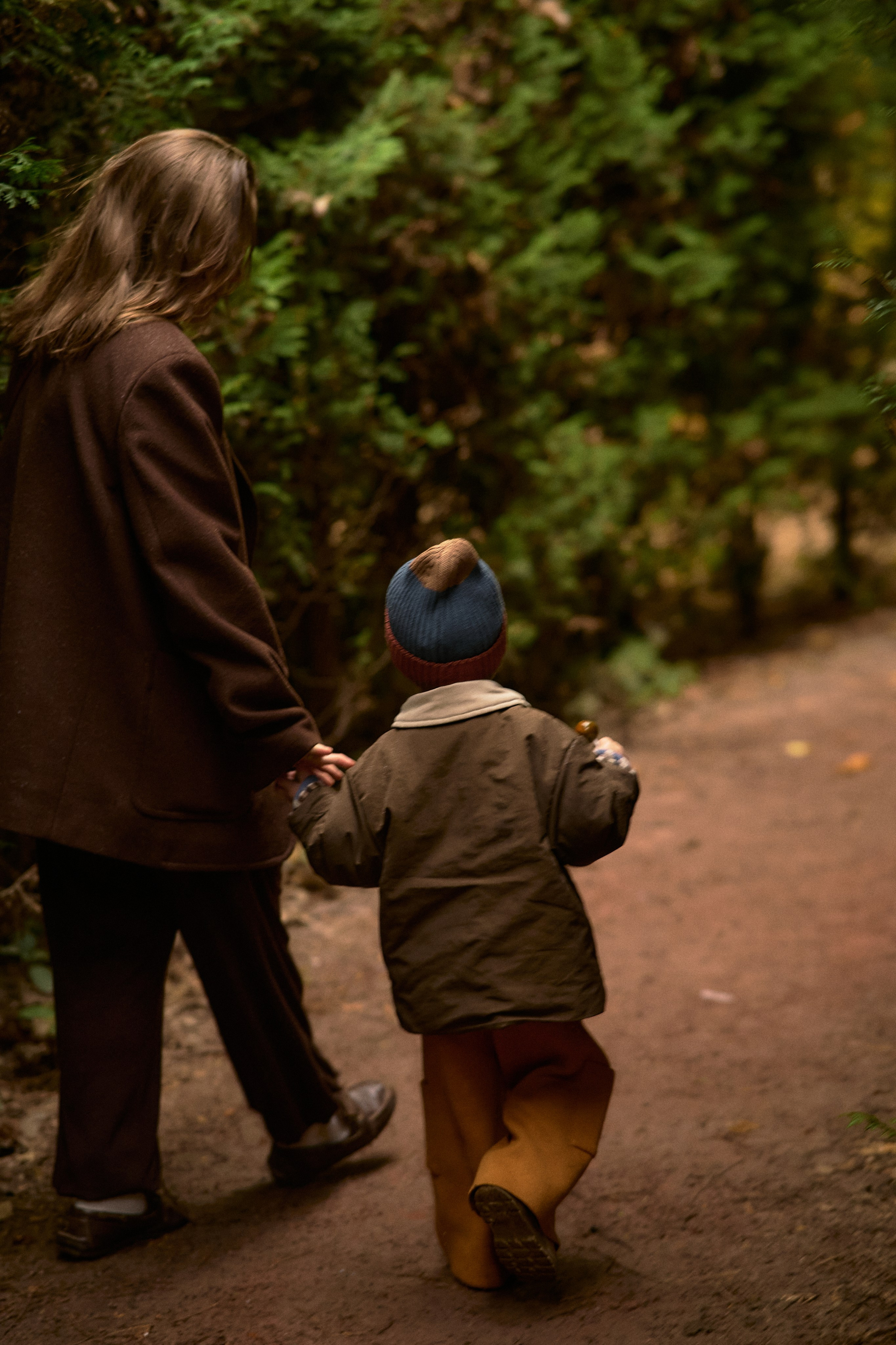 Света и Илюша под дождём. Семейный и свадебный lifestyle-фотограф в Москве Мария Петрова