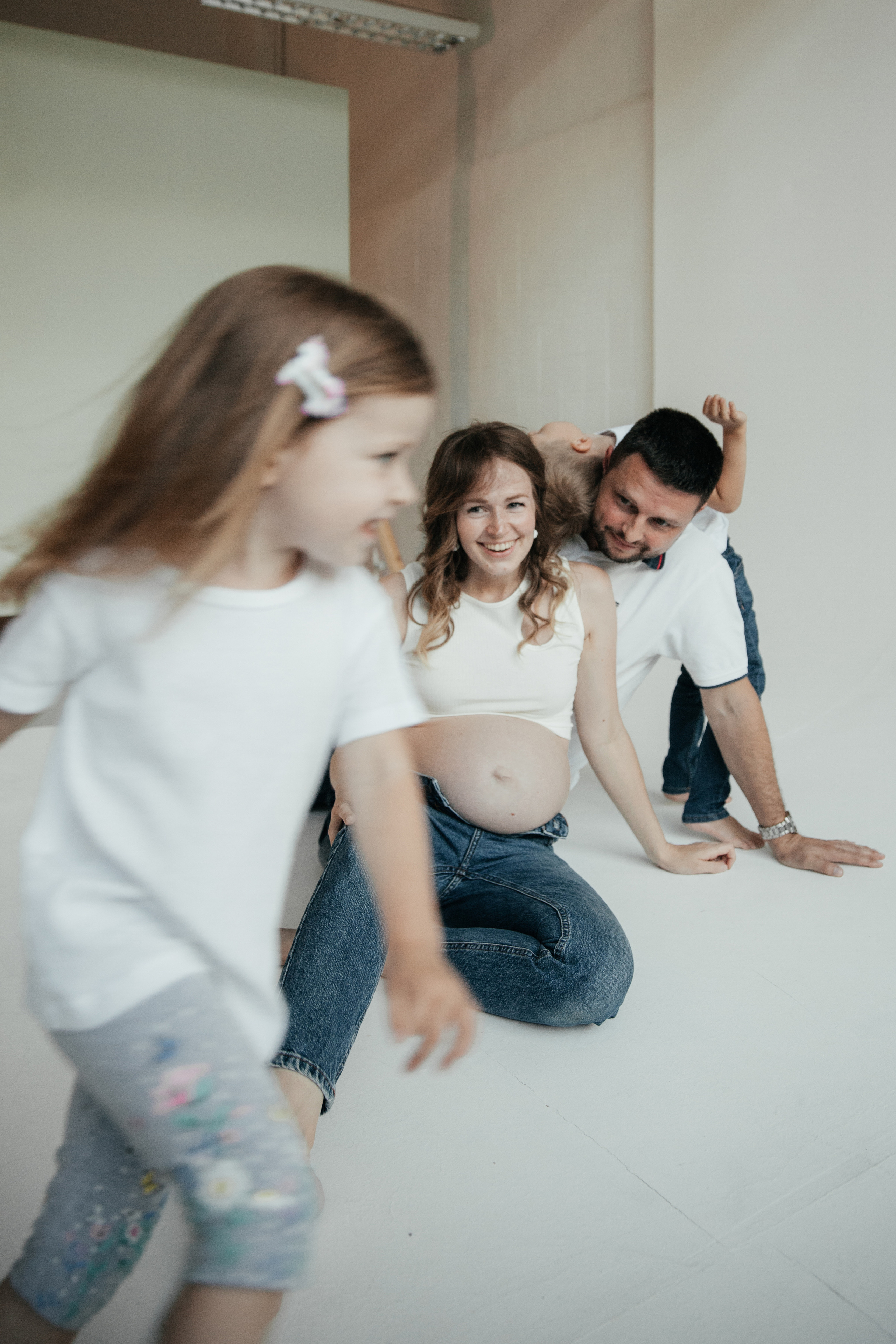 Вова, Настя, Тим, Тея и пузик по имени Санек. Фотограф Луиза Юдилевич Москва