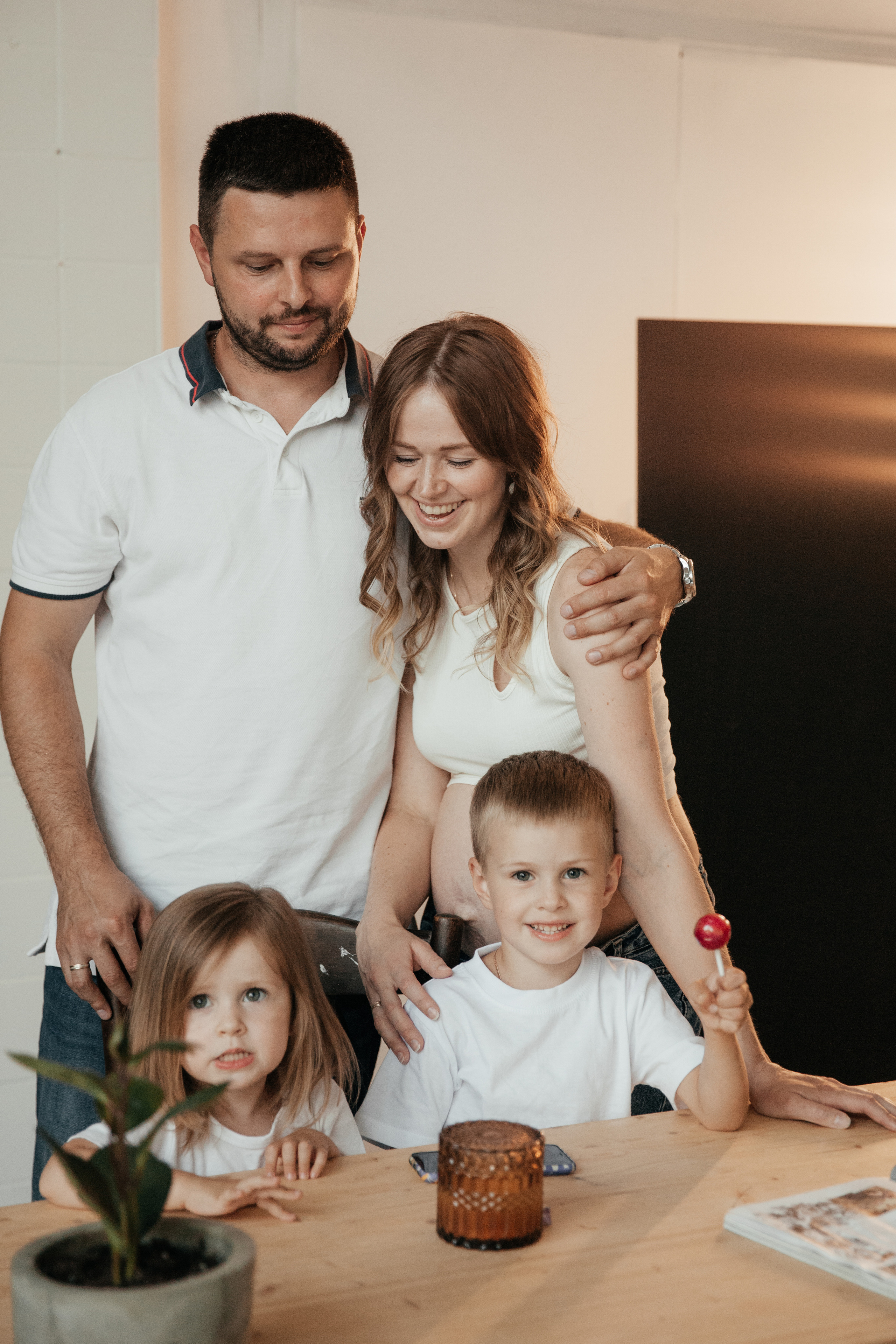 Вова, Настя, Тим, Тея и пузик по имени Санек. Фотограф Луиза Юдилевич Москва