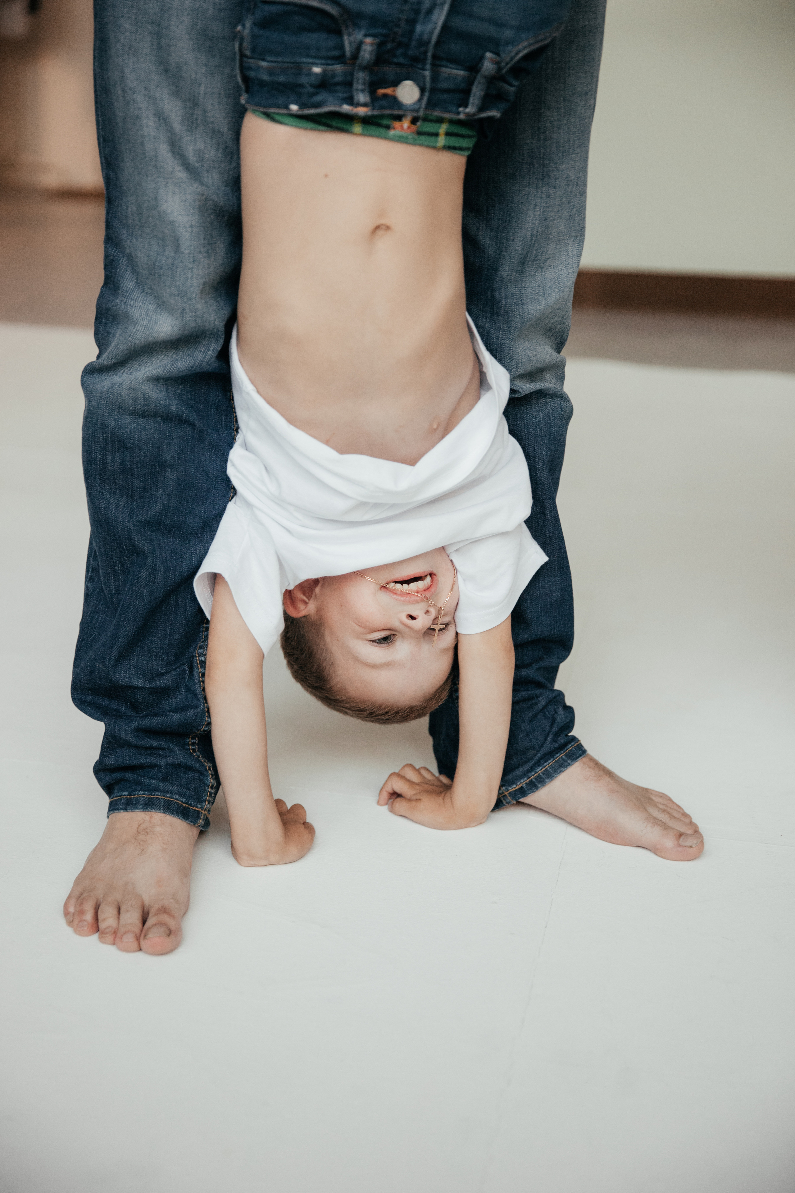 Вова, Настя, Тим, Тея и пузик по имени Санек. Фотограф Луиза Юдилевич Москва